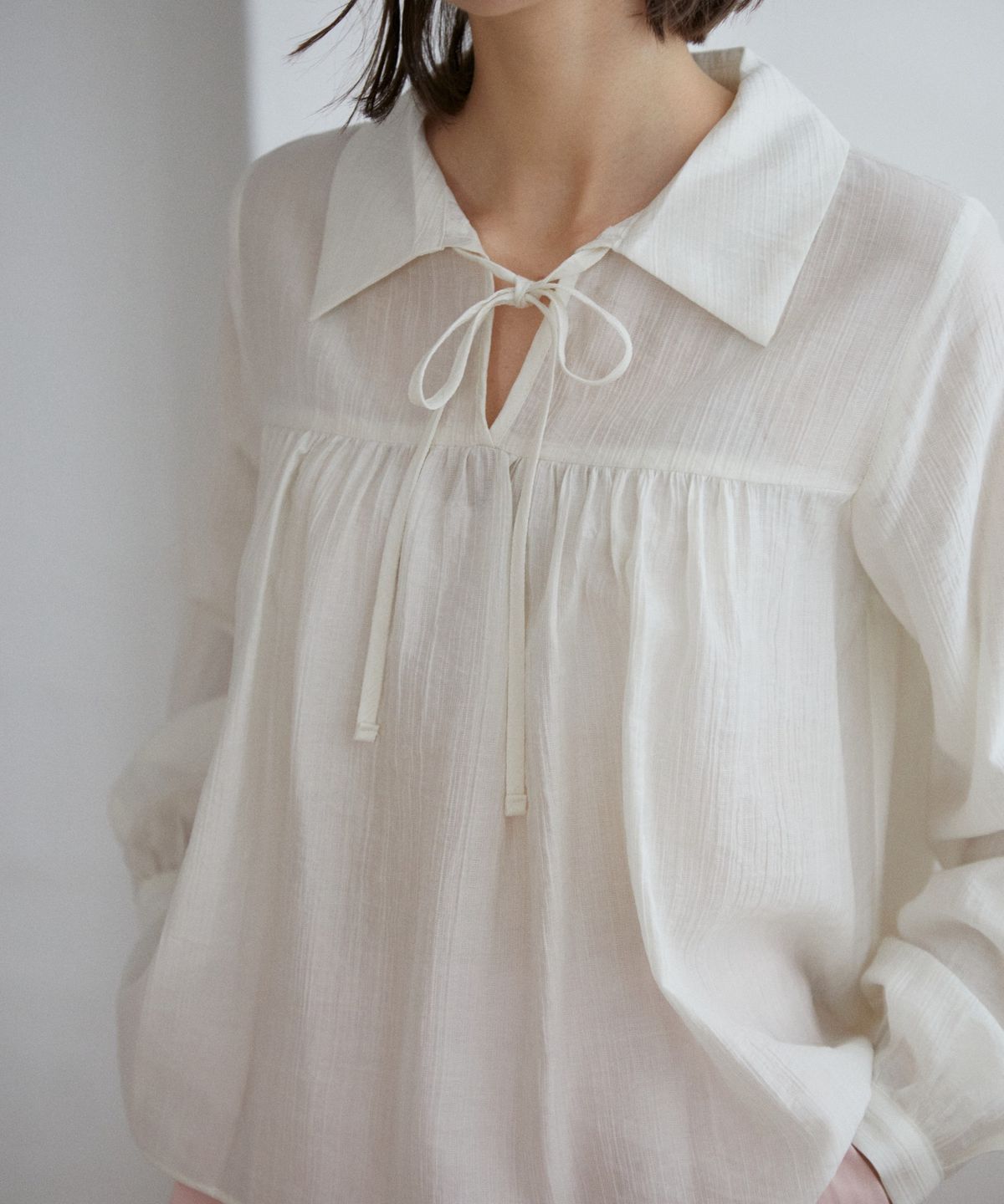위오이(WIOE) Sally Ribbon Blouse_Ivory