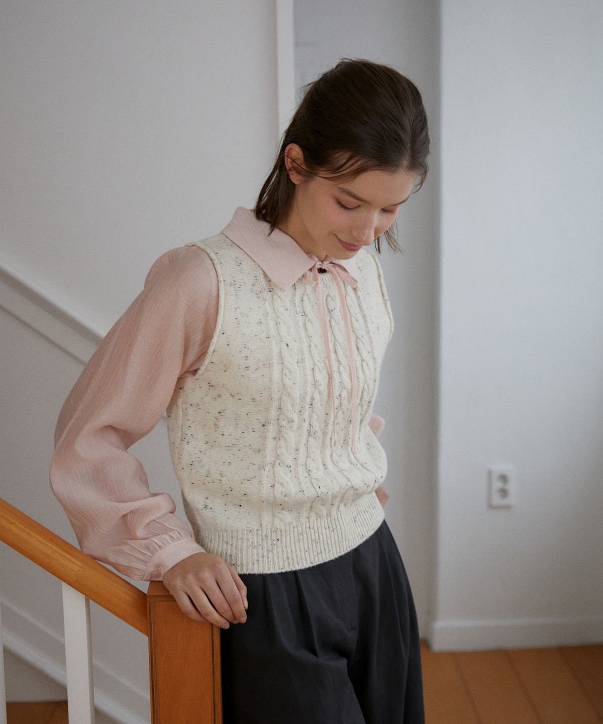 위오이(WIOE) Monica Knit Vest_Oatmeal