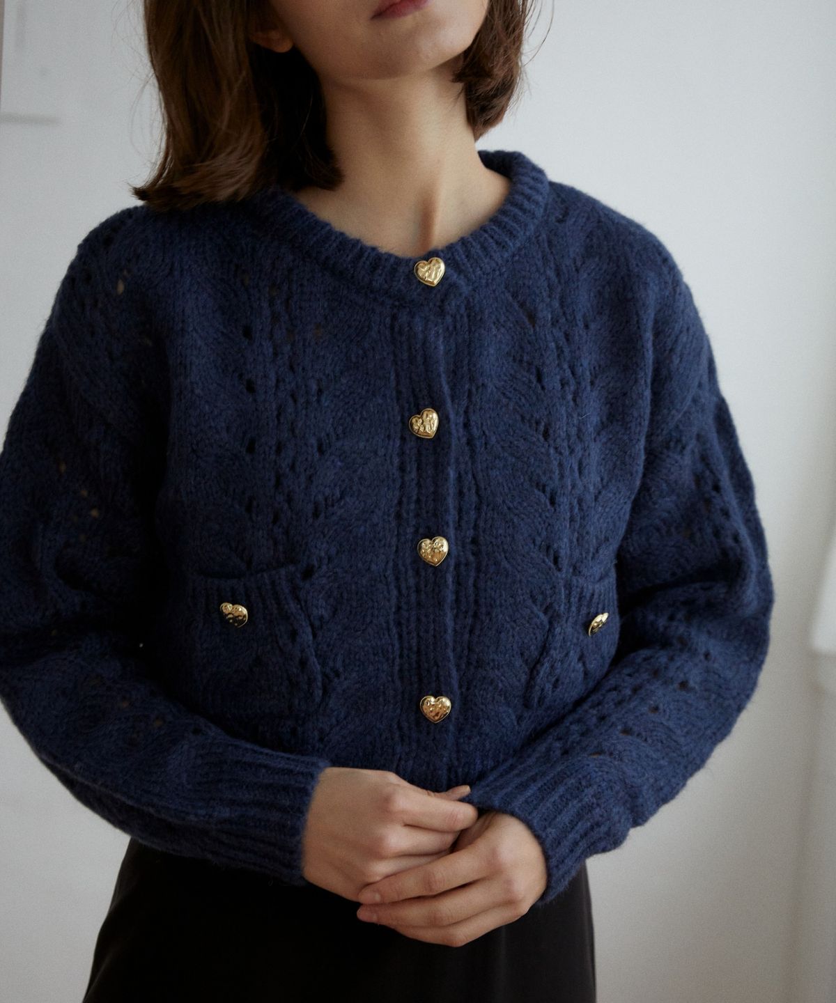 위오이(WIOE) Heart Button Crochet Cardigan_Navy