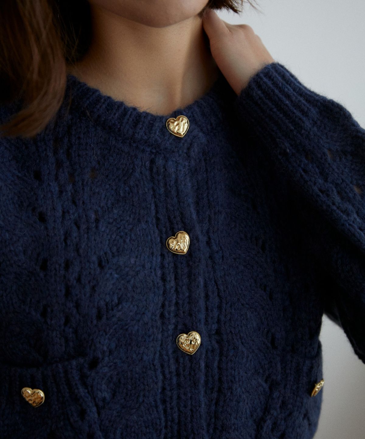 위오이(WIOE) Heart Button Crochet Cardigan_Navy