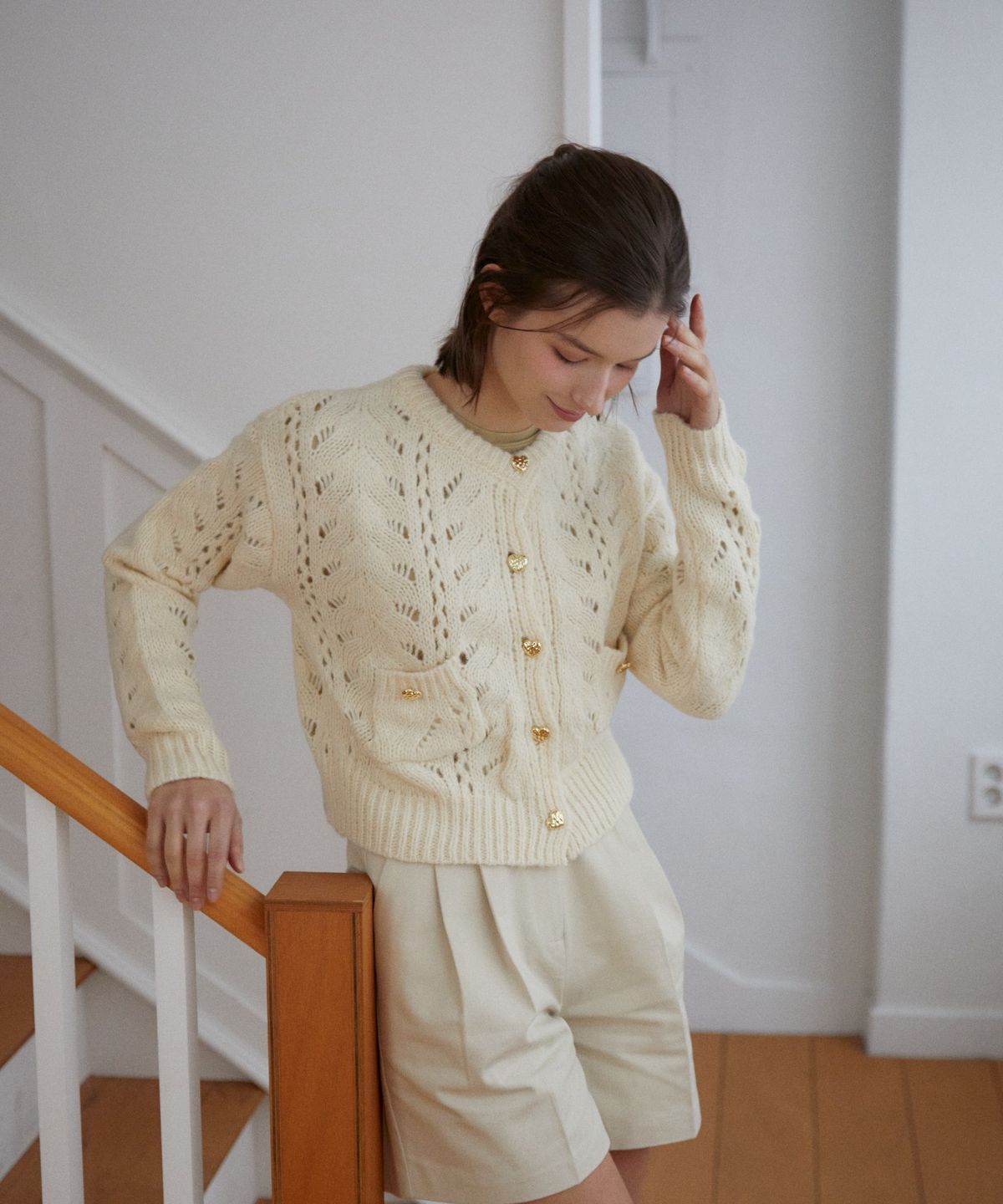 위오이(WIOE) Heart Button Crochet Cardigan_Ivory