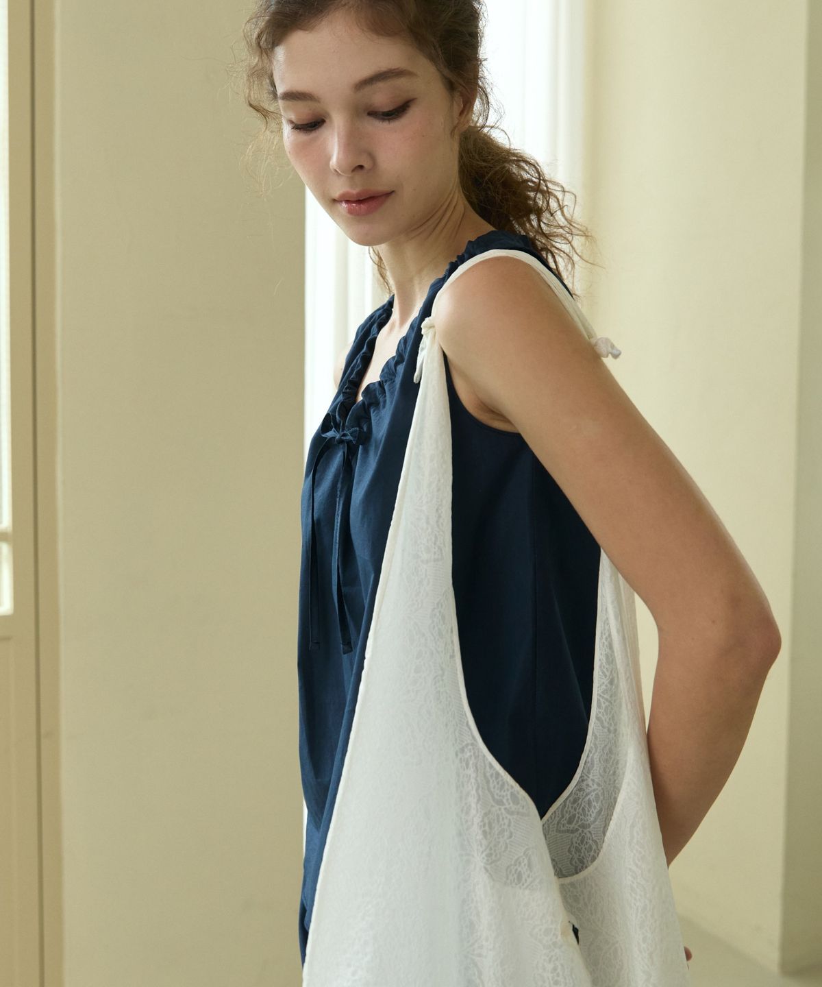 위오이(WIOE) Cotton Leaves Bag_White