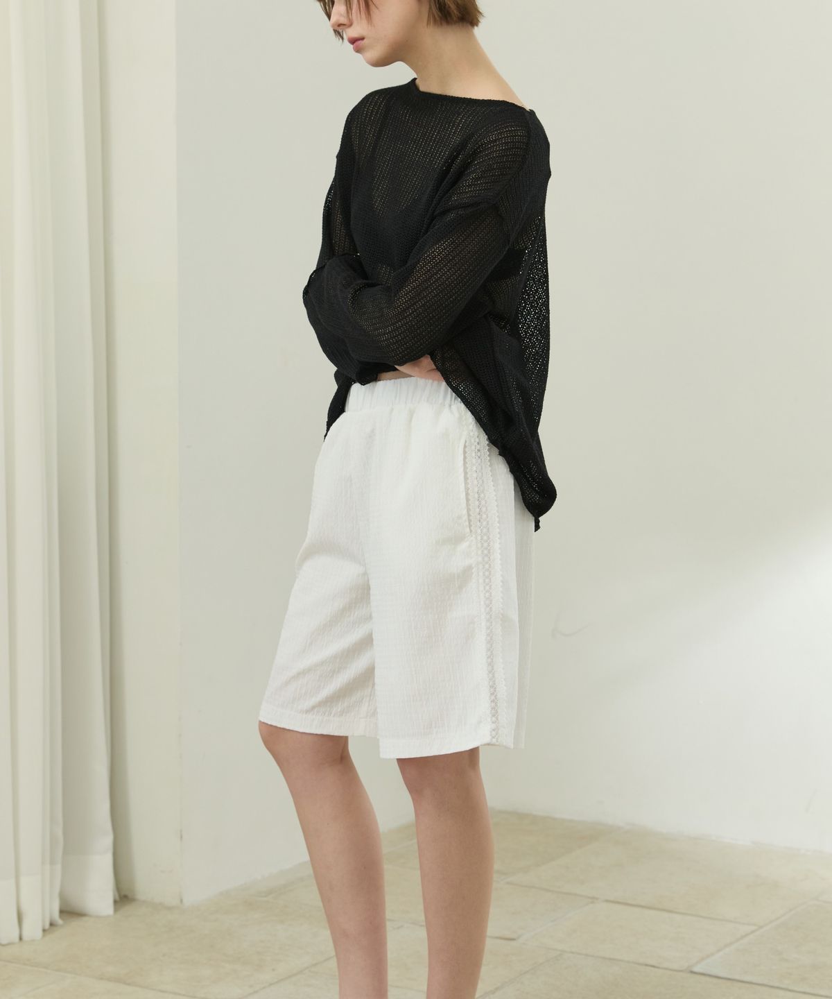 위오이(WIOE) Lace Check Half Pants_White