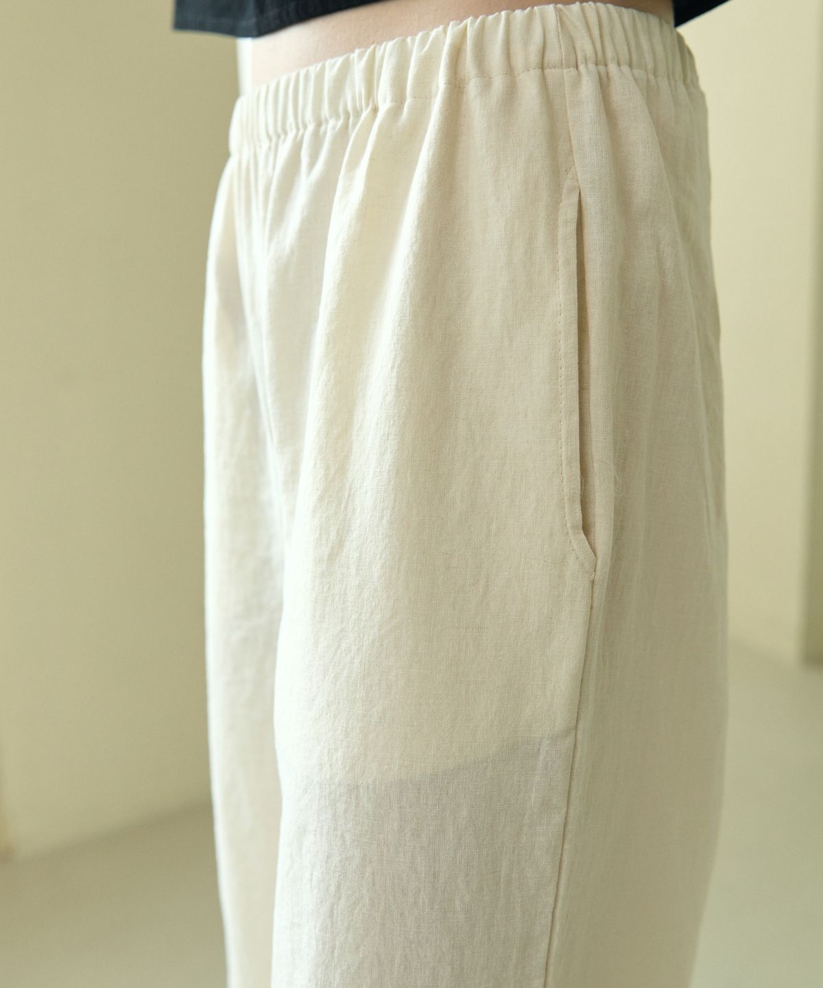 위오이(WIOE) Pocket Banding Pants_Linen beige