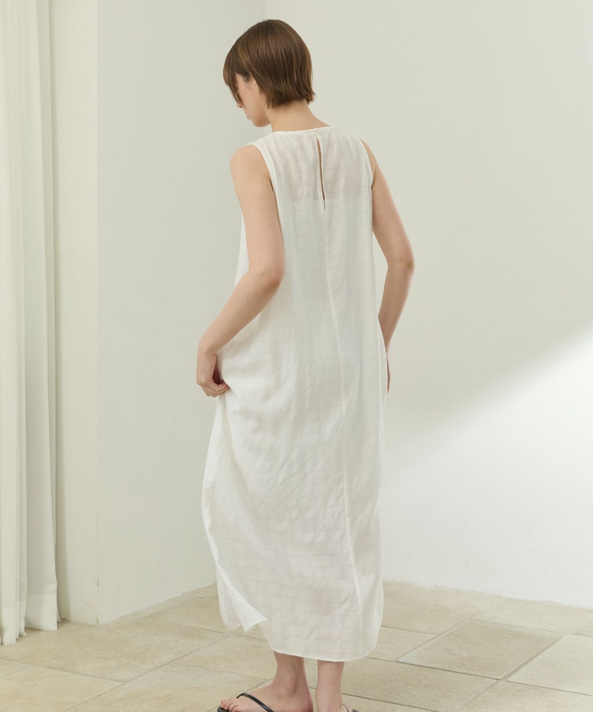 위오이(WIOE) Refresh Seethrouh Dress_Check white