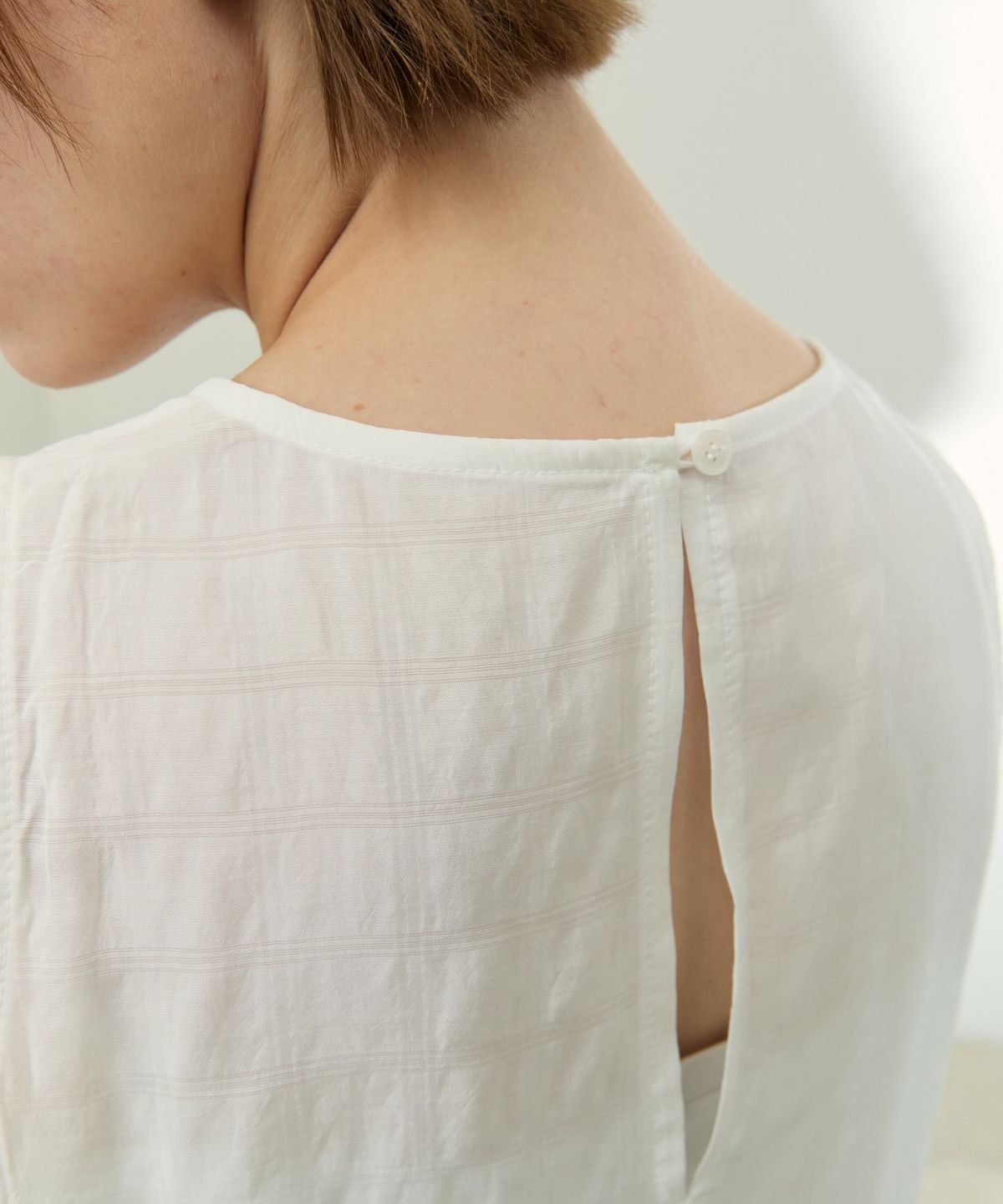 위오이(WIOE) Refresh Seethrouh Dress_Check white