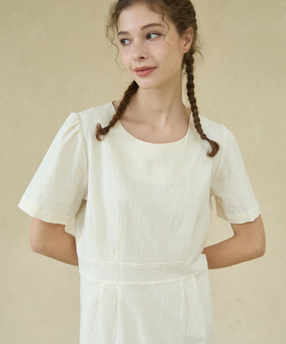 위오이(WIOE) Linen Shirring Dress_Beige