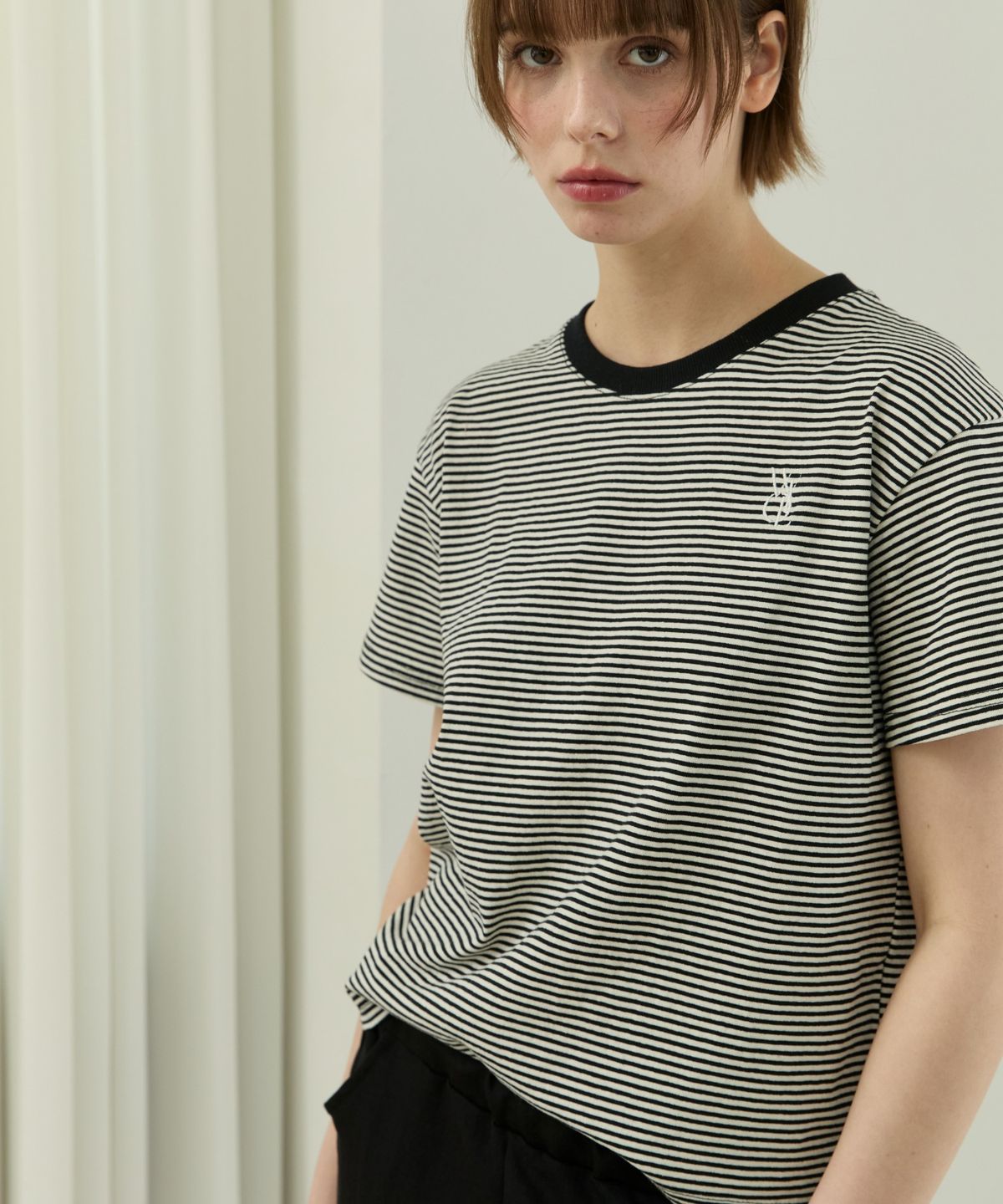 위오이(WIOE) Wioe Logo Stripe T-shirt_Black