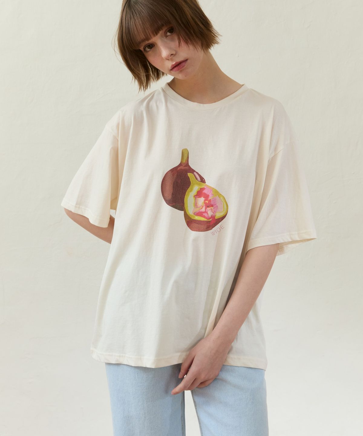 위오이(WIOE) Fig Hand Drawing T-shirt_Cream