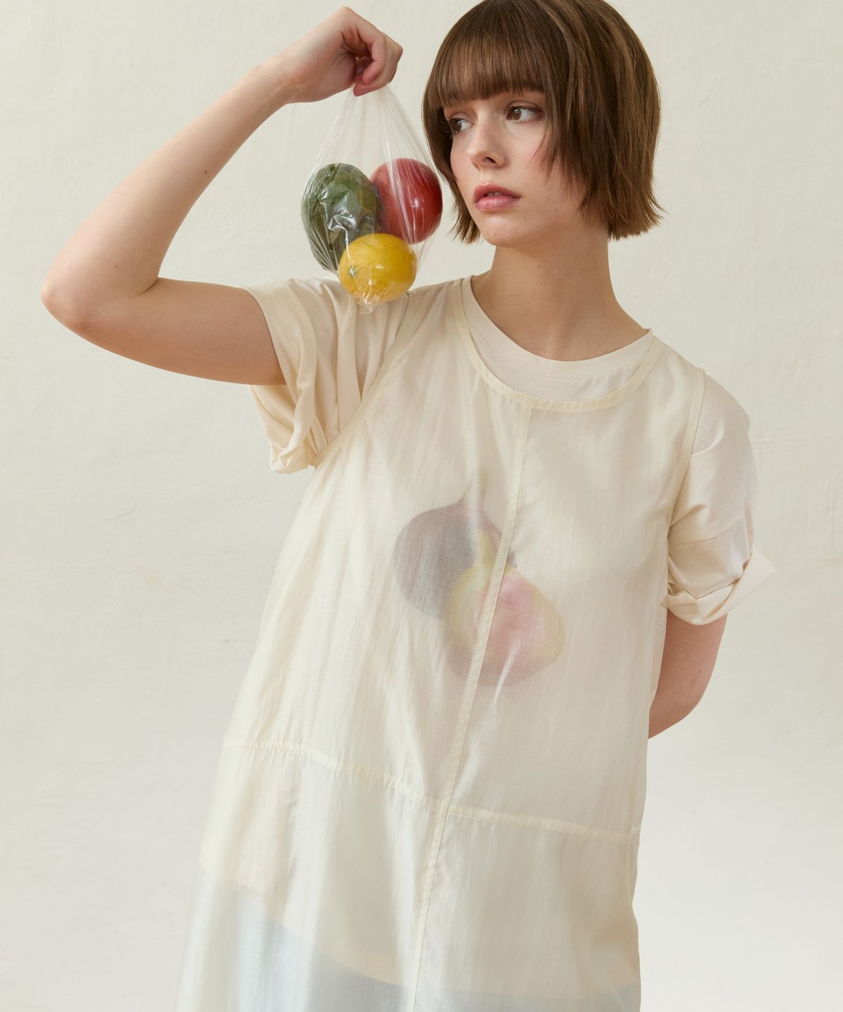 위오이(WIOE) Fig Hand Drawing T-shirt_Cream