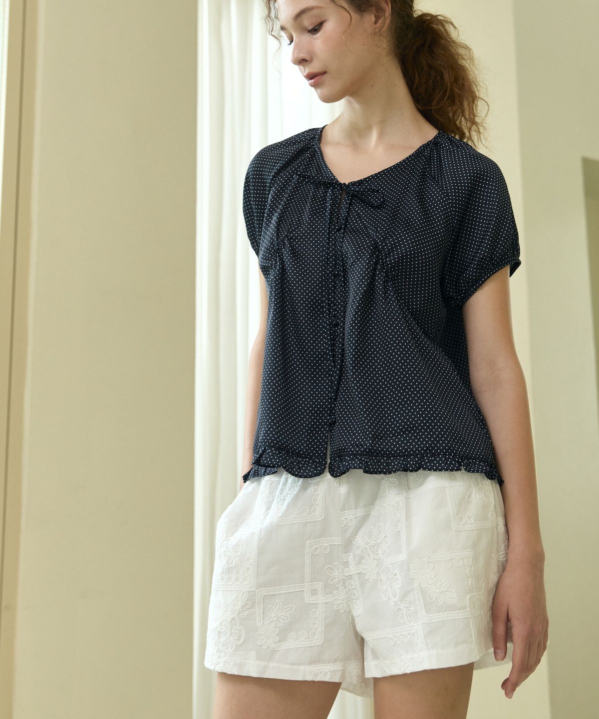 위오이(WIOE) Satin Dot Ribbon Blouse_Navy