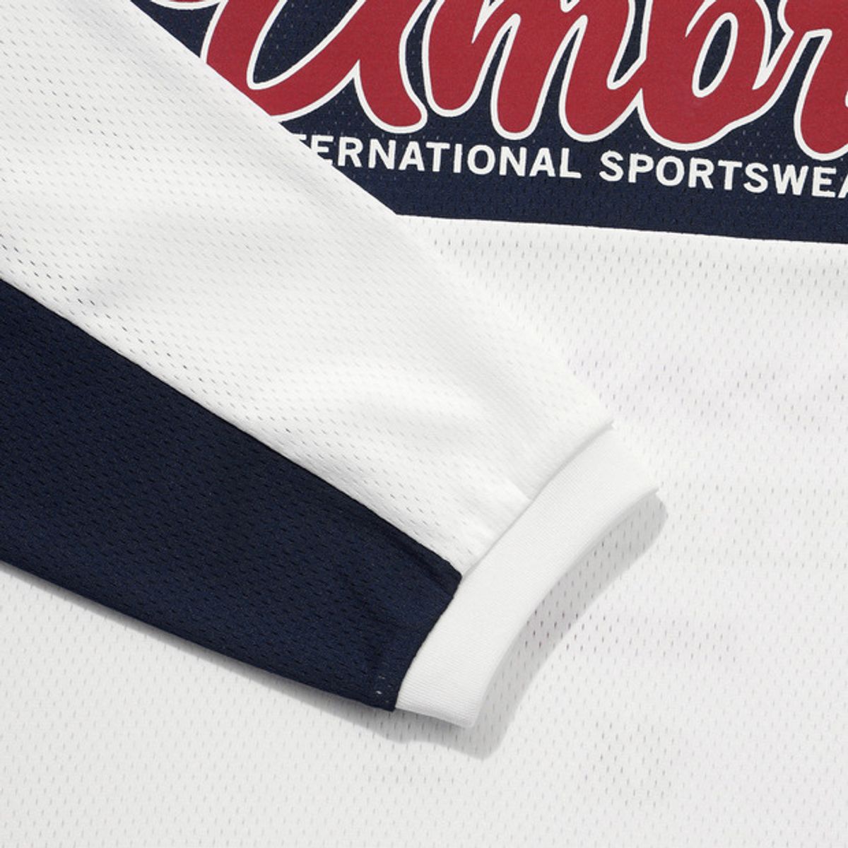 엄브로(UMBRO) 컬러블럭 오버핏 메쉬 긴팔티셔츠 (커버업 겸용) 화이트(UQ321CRL72)