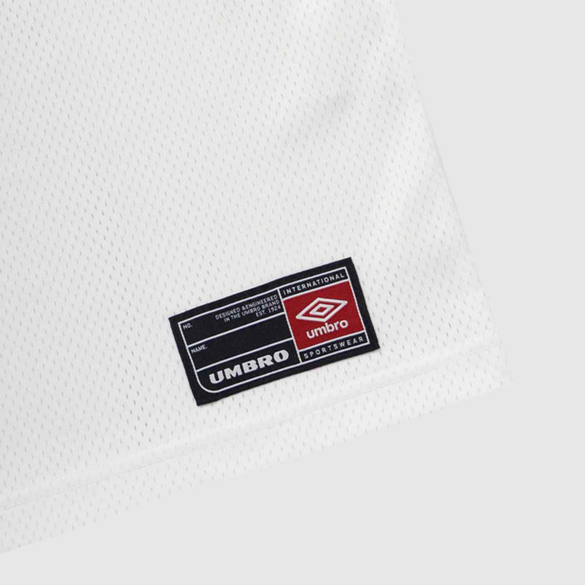 엄브로(UMBRO) 컬러블럭 오버핏 메쉬 긴팔티셔츠 (커버업 겸용) 화이트(UQ321CRL72)