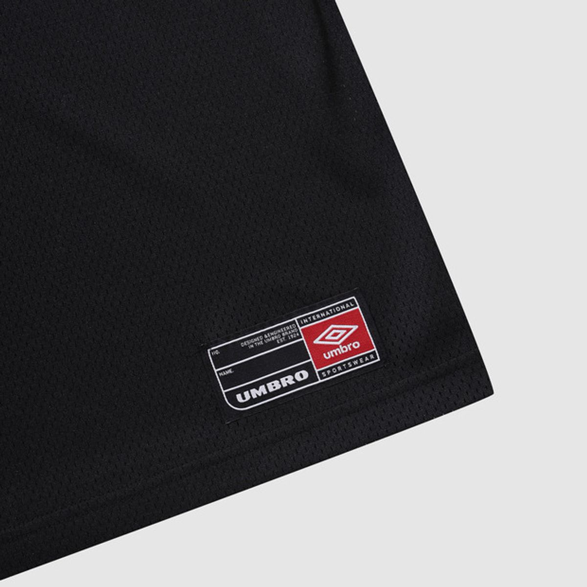 엄브로(UMBRO) 컬러블럭 오버핏 메쉬 긴팔티셔츠 (커버업 겸용) 블랙(UQ321CRL72)