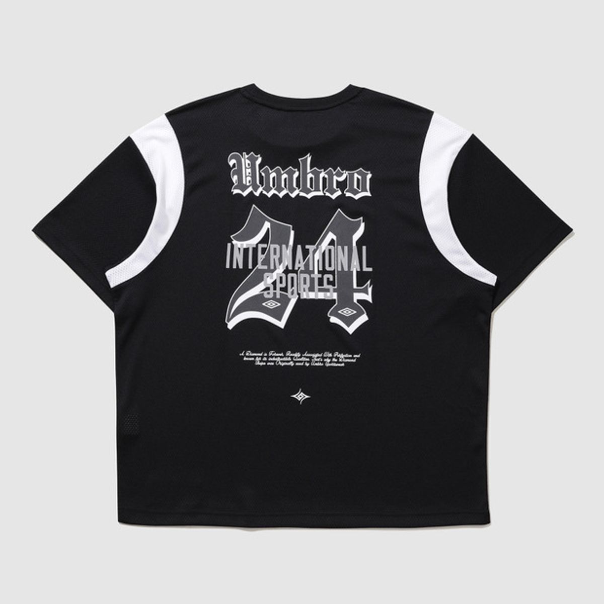 엄브로(UMBRO) 스포티 레터링 메쉬 반팔티셔츠 블랙(UQ321CRS72)
