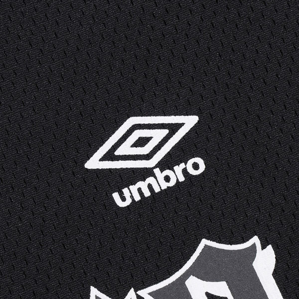 엄브로(UMBRO) 스포티 레터링 메쉬 반팔티셔츠 블랙(UQ321CRS72)