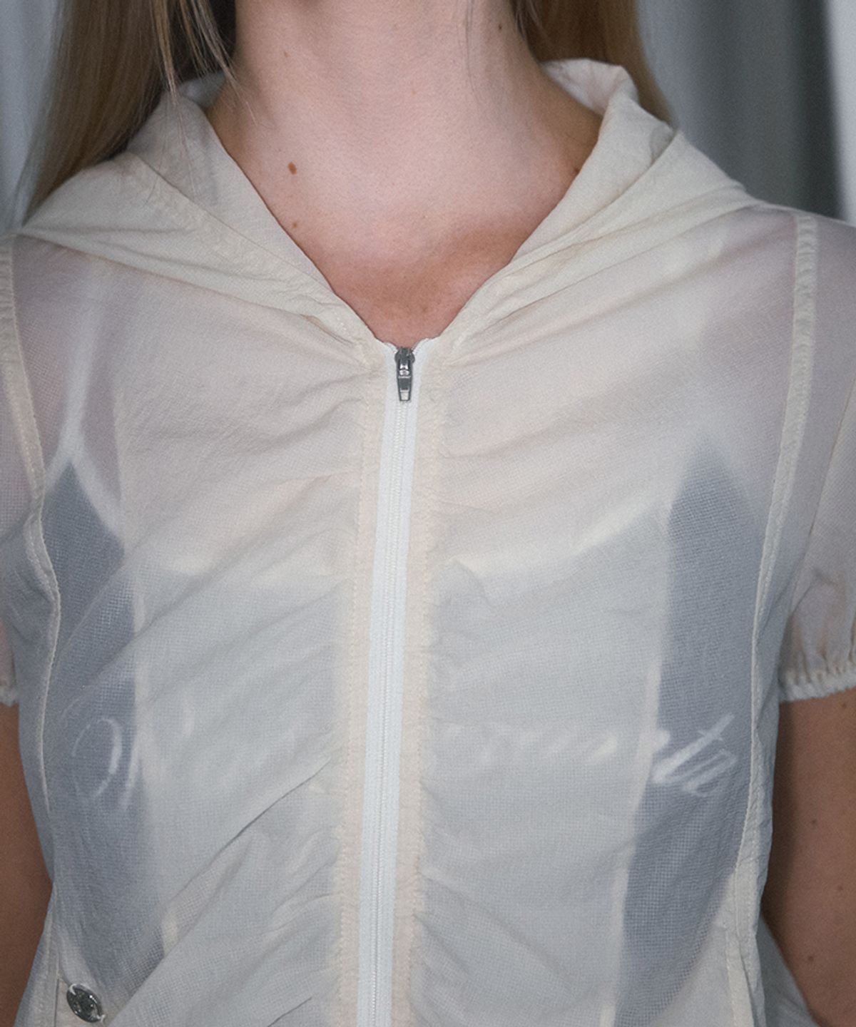 로제프란츠(ROSEFRANTZ) Half Shirring Windbreaker [Cream]