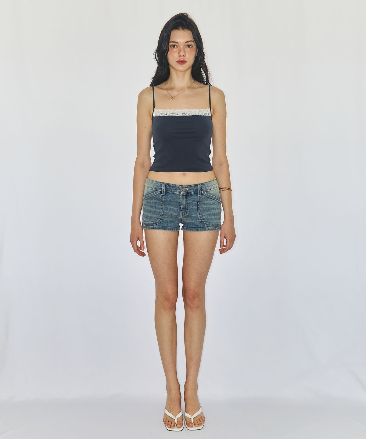 유히리(YUHEELEE) ROSIE LACE CAMI TOP / NAVY