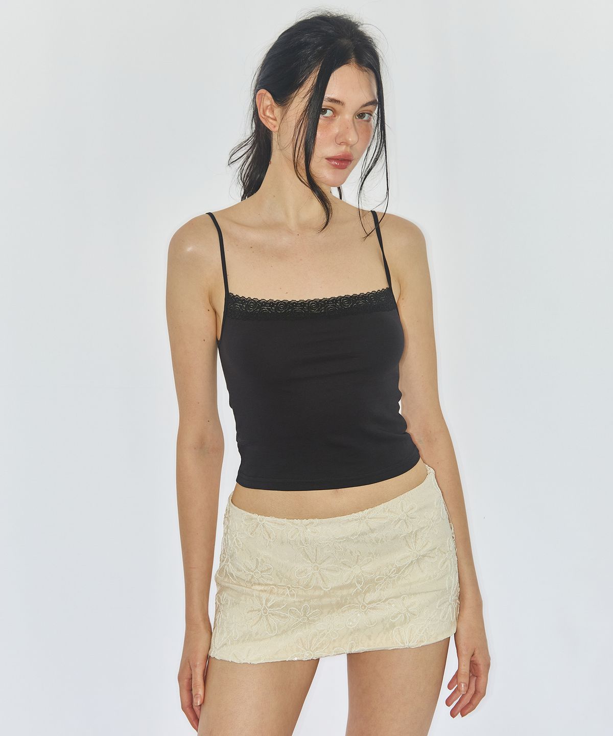 유히리(YUHEELEE) ROSIE LACE CAMI TOP / BLACK