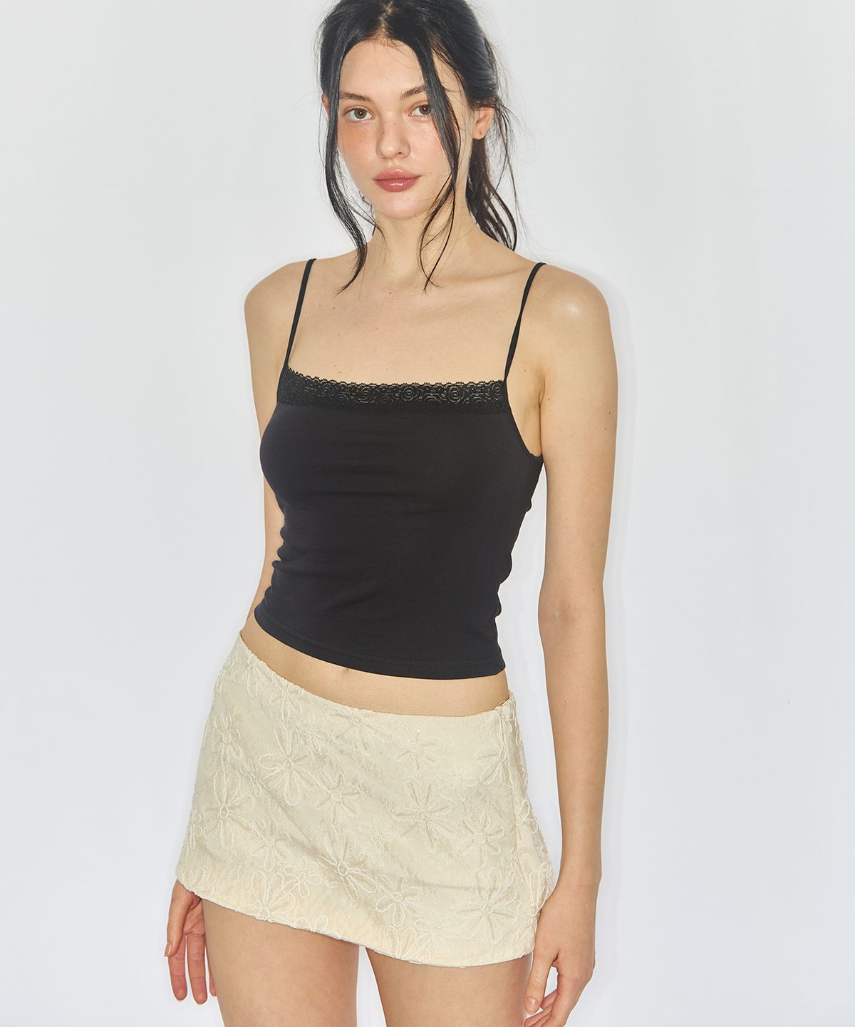 유히리(YUHEELEE) ROSIE LACE CAMI TOP / BLACK