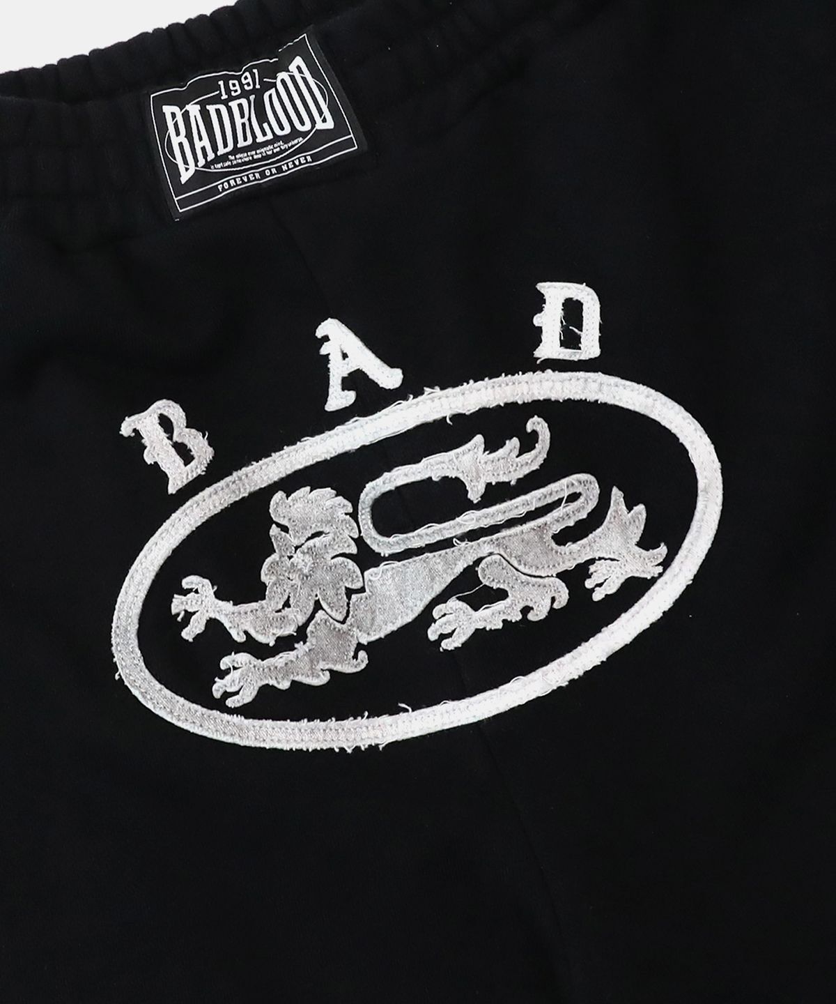 배드블러드(BADBLOOD) 미스틱 패치 버뮤다 팬츠 - 워시드블랙