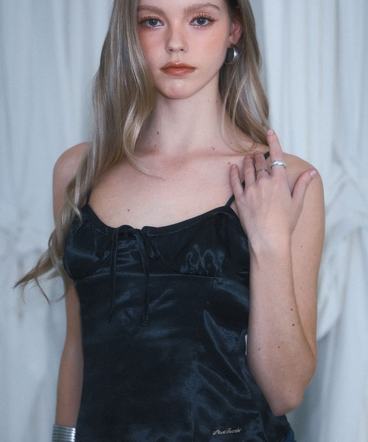 로제프란츠(ROSEFRANTZ) Satin Slim Sleeveless [Black]
