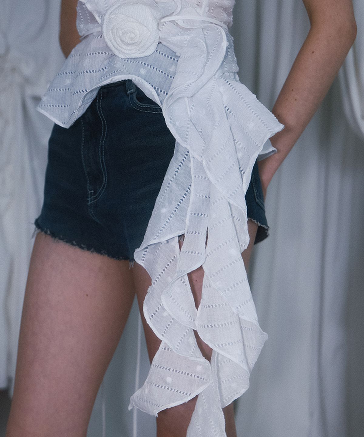 로제프란츠(ROSEFRANTZ) Ruffle Layered Sleeveless [White]