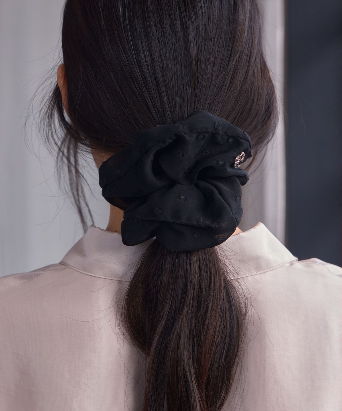 38컴온커먼(38COMEONCOMMON) Dot Sheer Layered Scrunchie (Black)