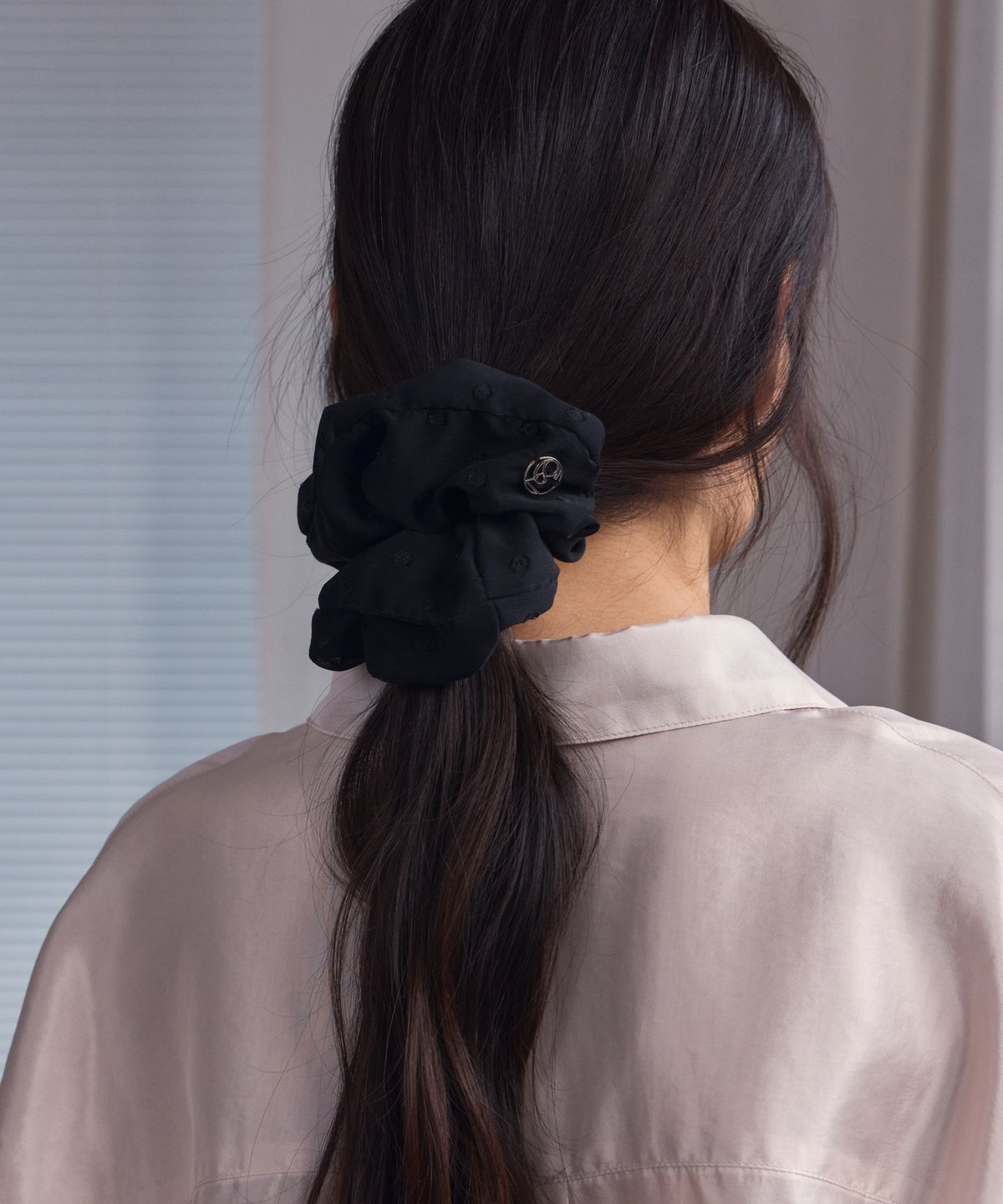 38컴온커먼(38COMEONCOMMON) Dot Sheer Layered Scrunchie (Black)