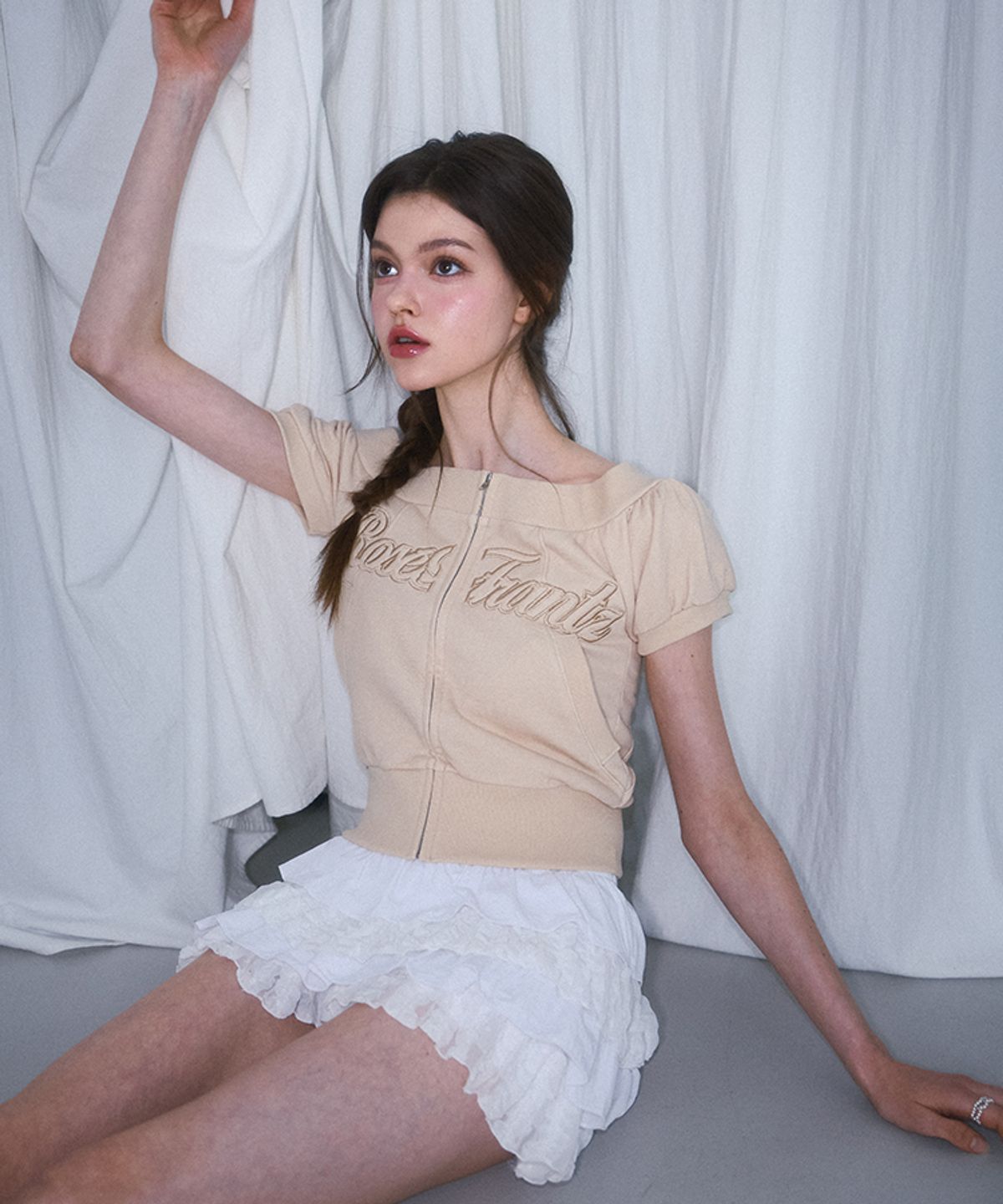 로제프란츠(ROSEFRANTZ) Pigment Off Shoulder Zip-up [Beige]