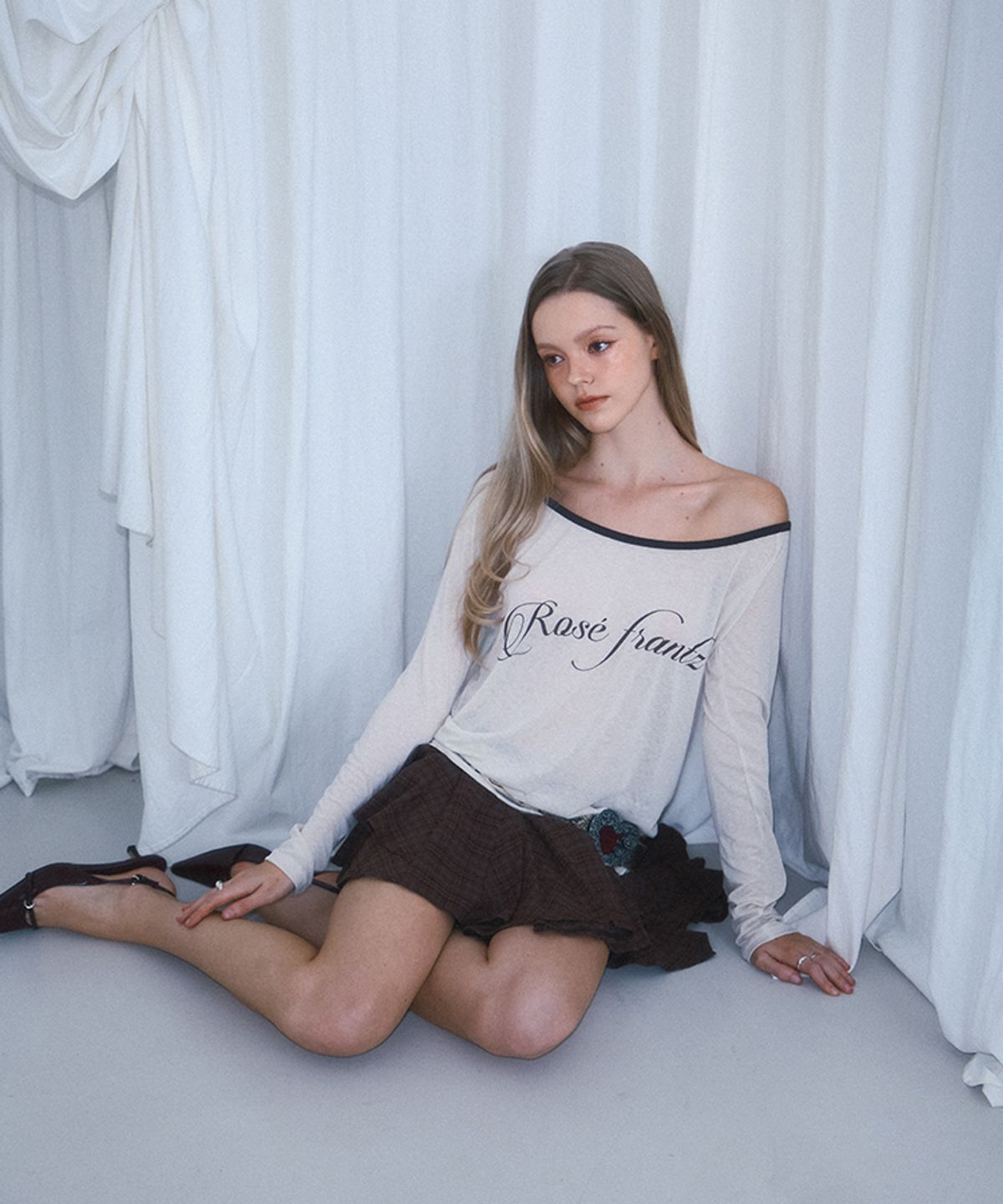 로제프란츠(ROSEFRANTZ) Sheer Lettering Long Sleeve [Beige]