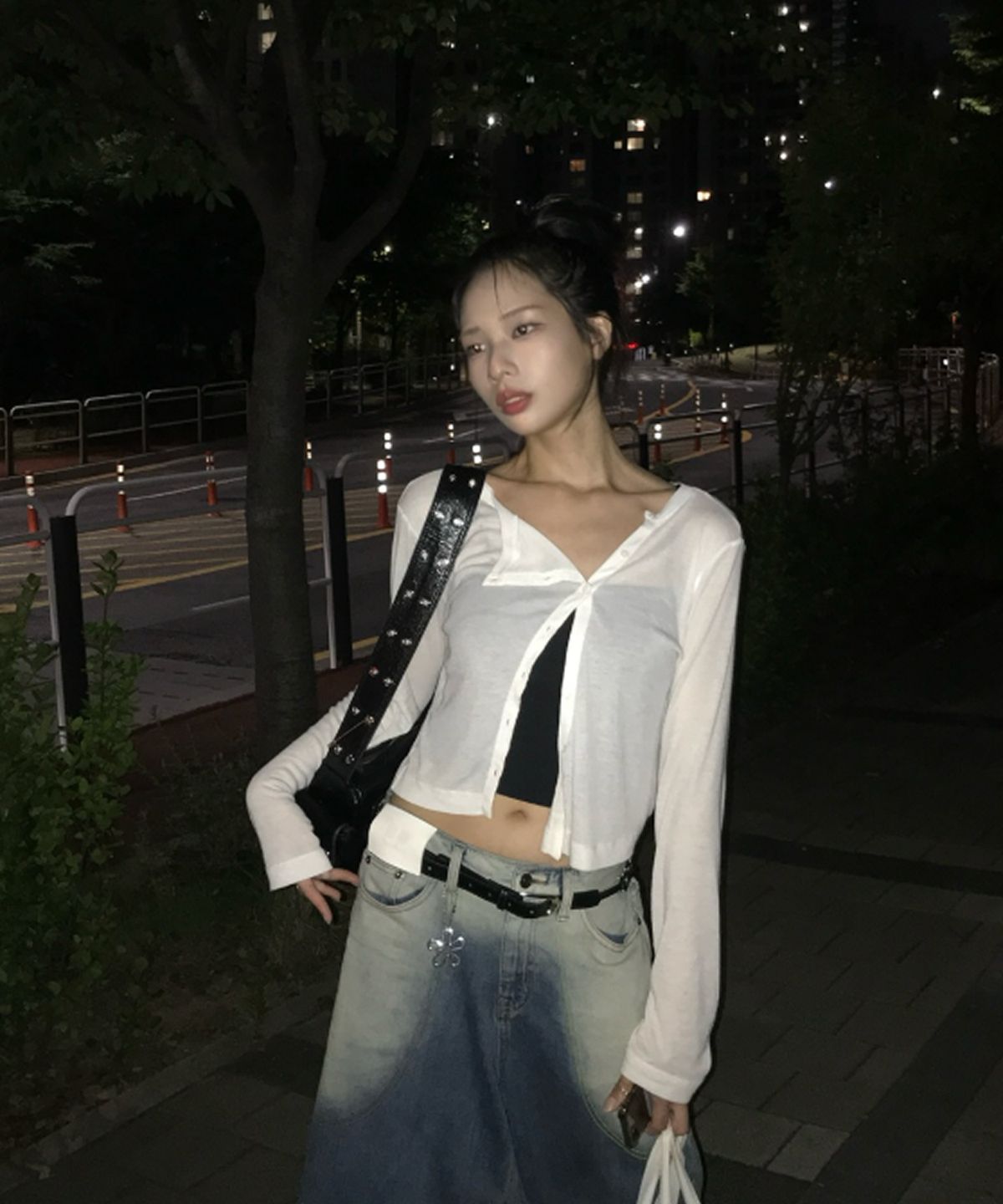러벤티나(LOVENTINA) 사선 텐셀 가디건_화이트