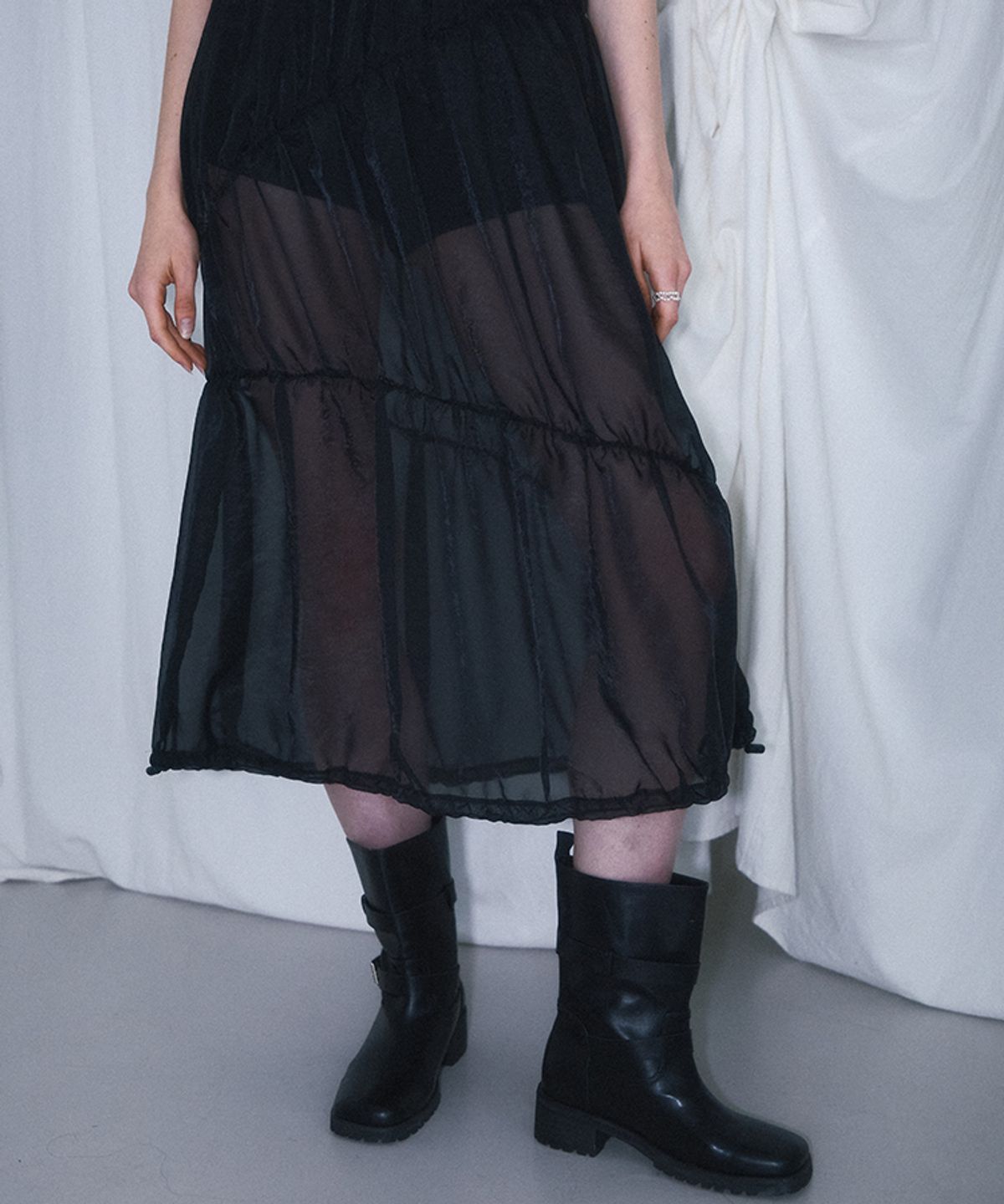 로제프란츠(ROSEFRANTZ) Sheer Layered Shirring Dress [Black]