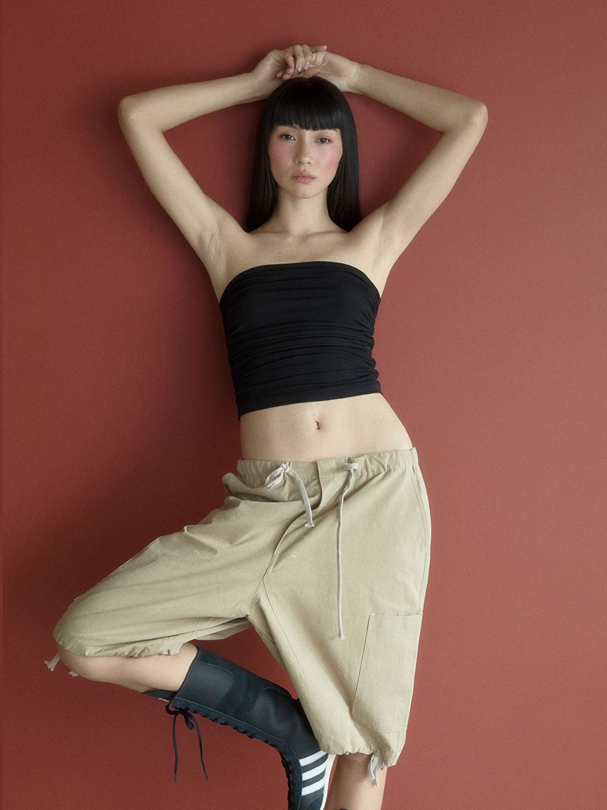비수스(VISUS) Wrinkle Tube Top_Black
