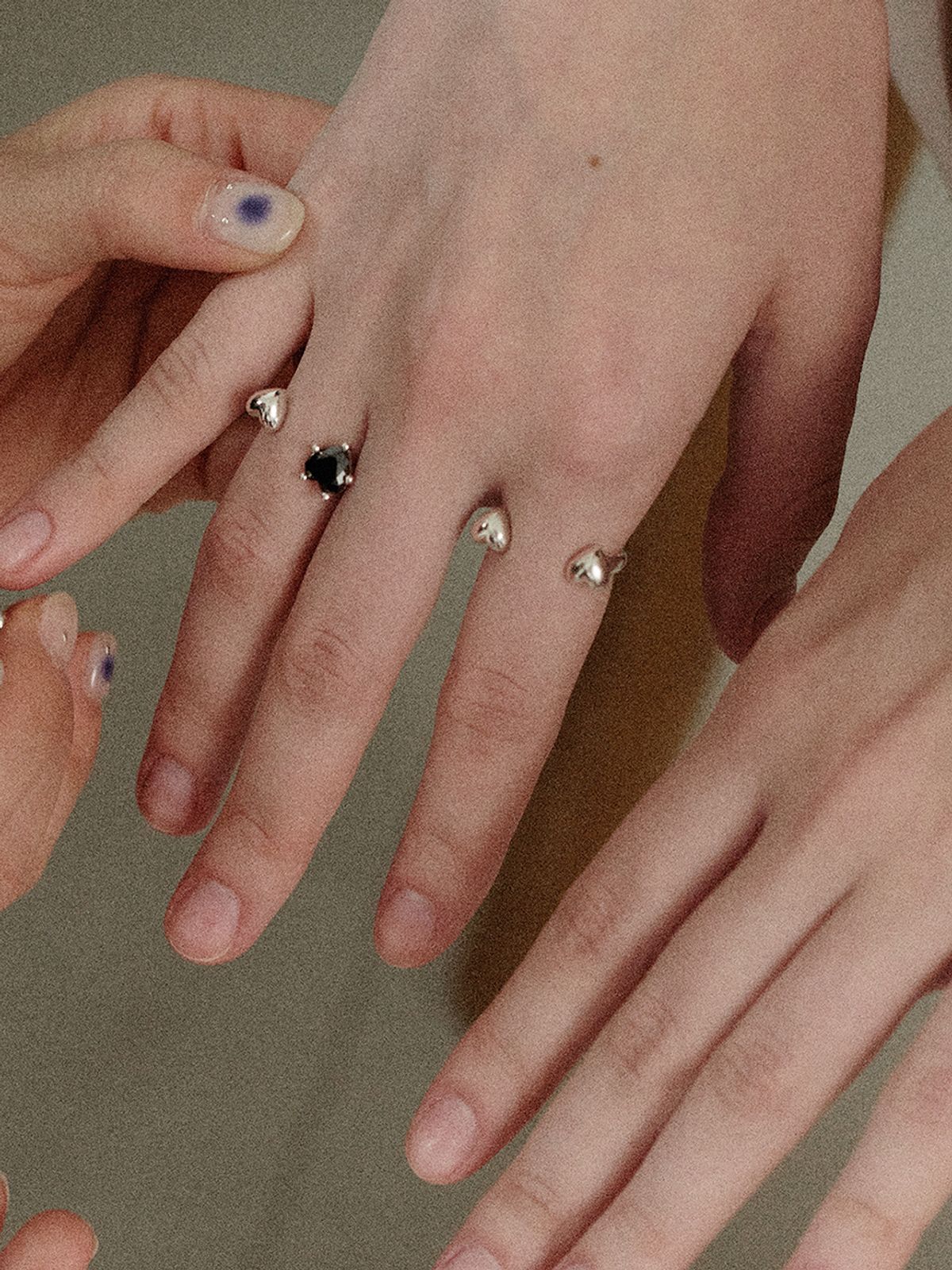 피코먼트(PICOMENT) #006 Heart Cubic Zirconia Open Ring _ Black
