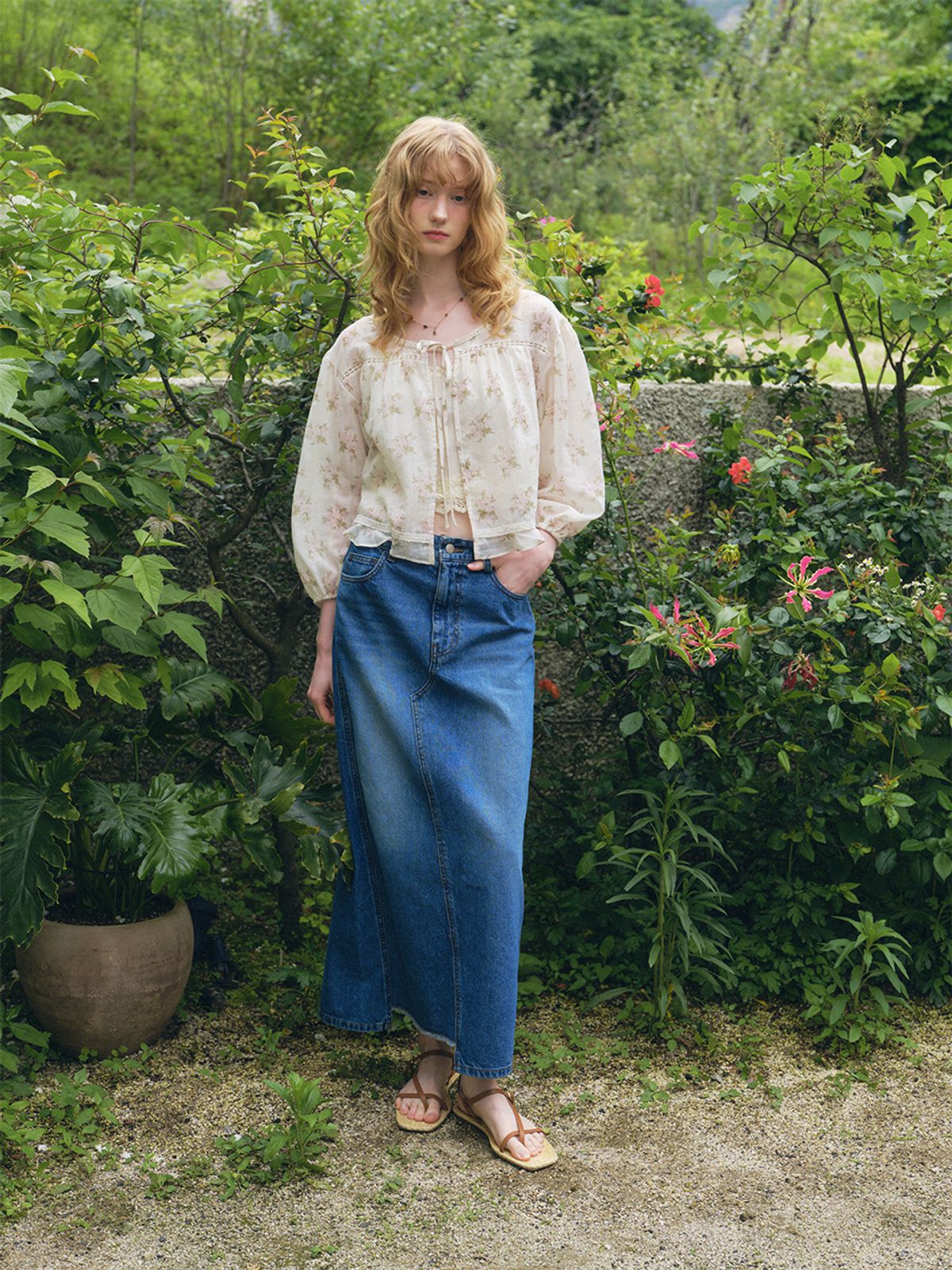 오앨(OUEL) EYELET LACE PEPLUM BLOUSE_FLOWER BEIGE