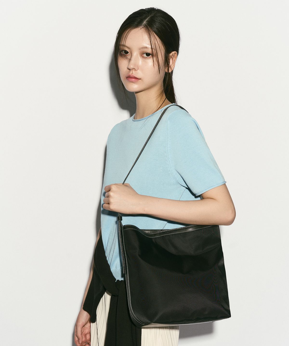 리이(RE RHEE) SQUARE NYLON SHOULDER BAG BLACK