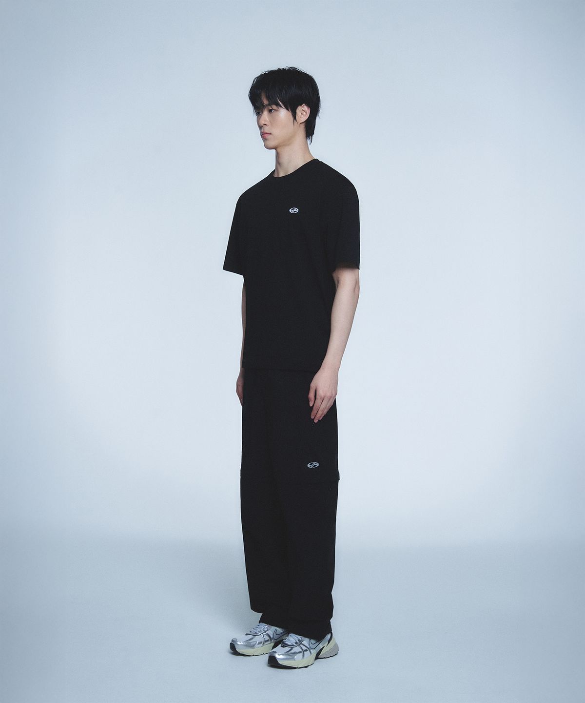 현피트(HYUNFIT) SYMBOL SIDE POCKET T-SHIRT-[BLACK]