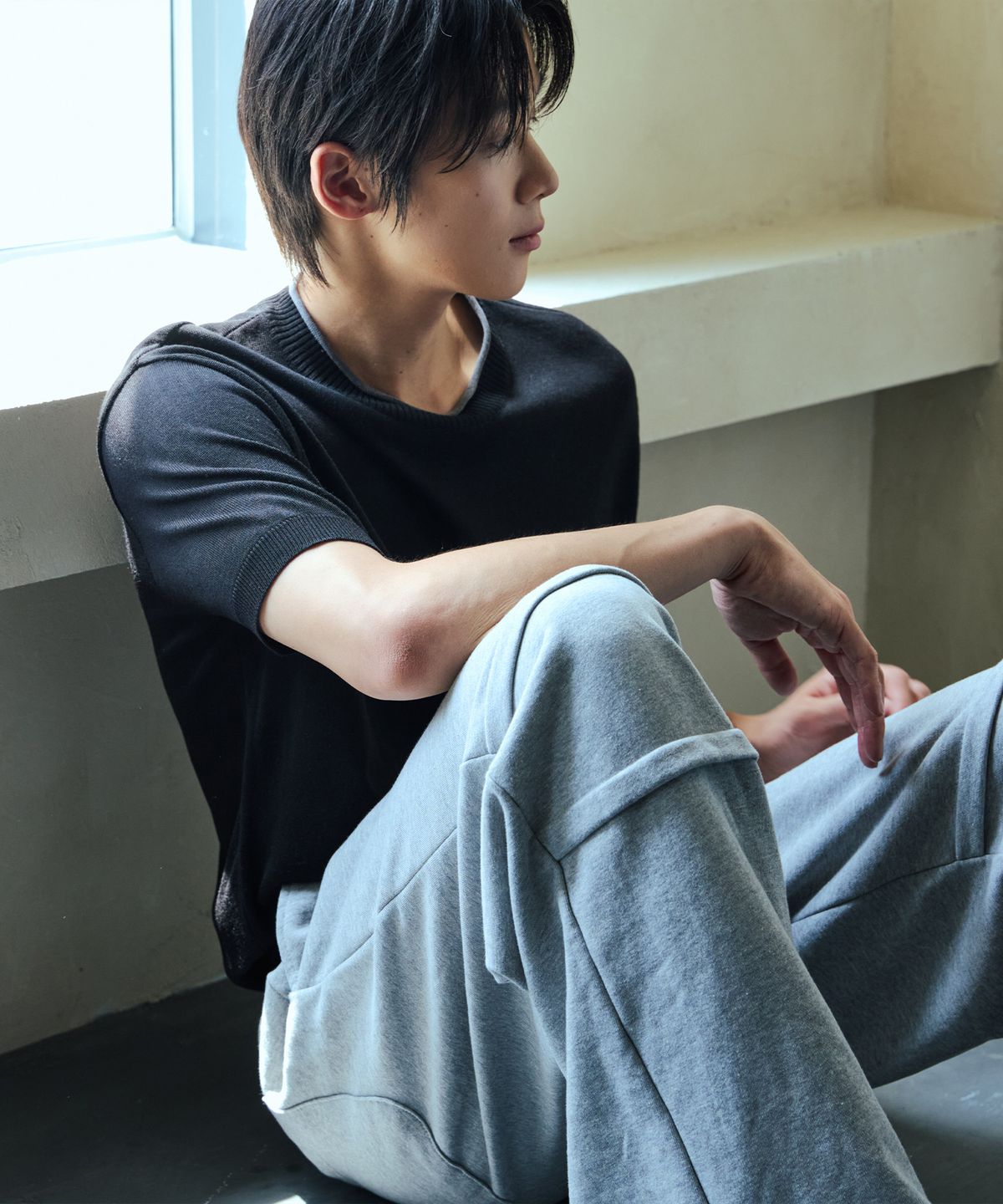 노드유(NODU) 넥포인팅 반팔 니트 [블랙]