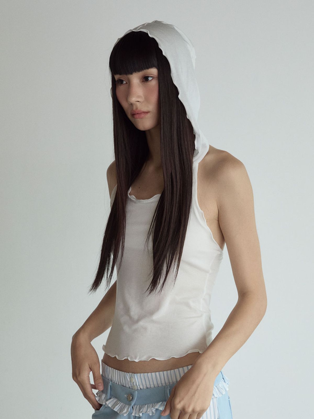비수스(VISUS) Hood Sleeveless Top_White