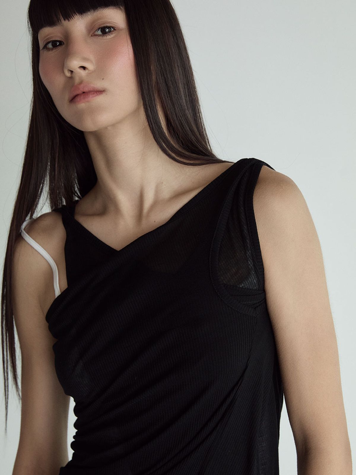 비수스(VISUS) Layered Sleeveless Top_black