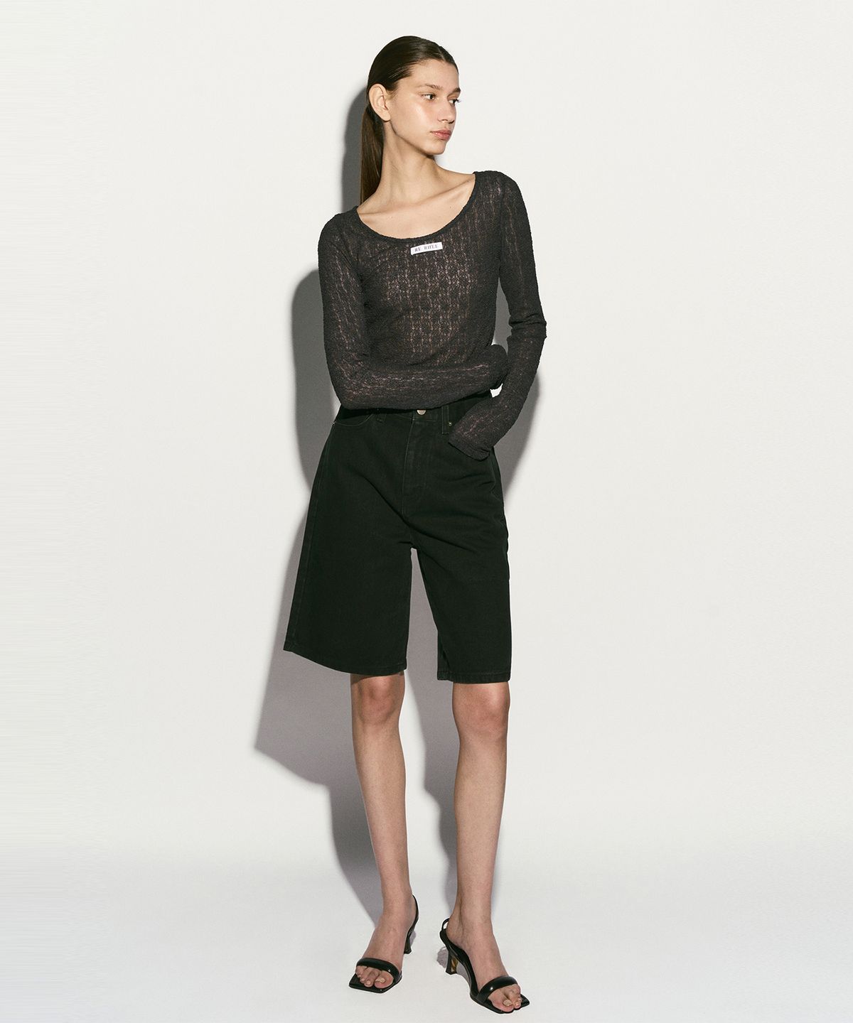 리이(RE RHEE) BERMUDA SHORTS WASHED BLACK