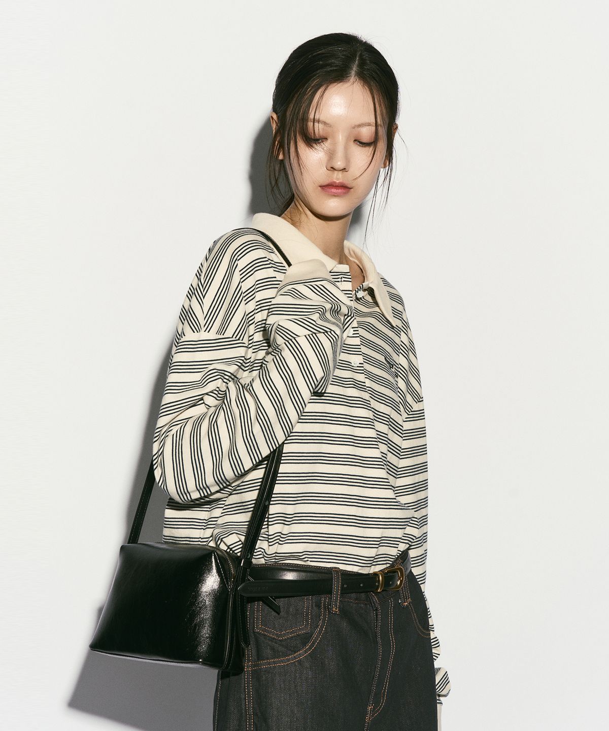 리이(RE RHEE) SQUARE CROSSBODY BAG BLACK