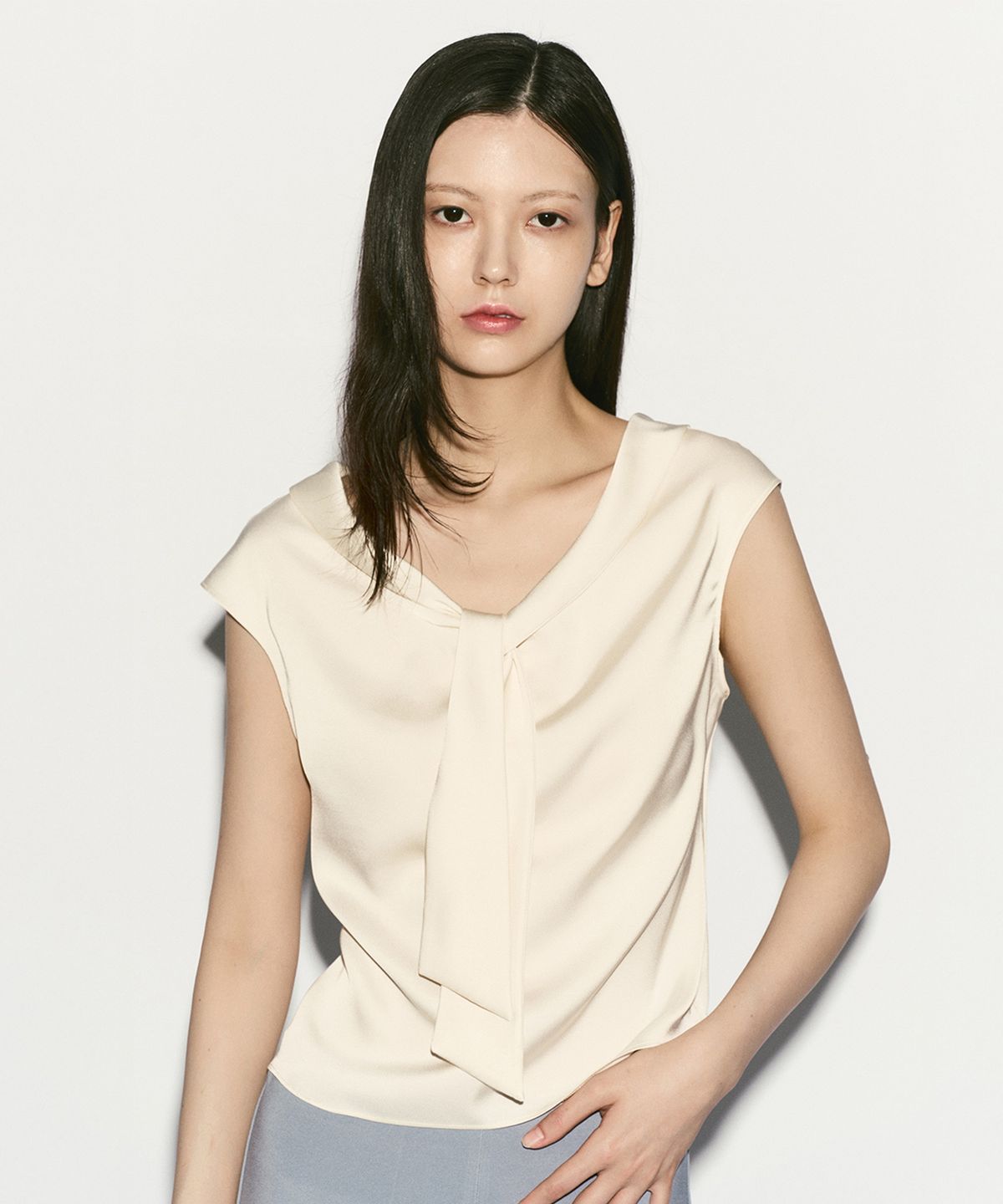 리이(RE RHEE) FRONT TIE BLOUSE