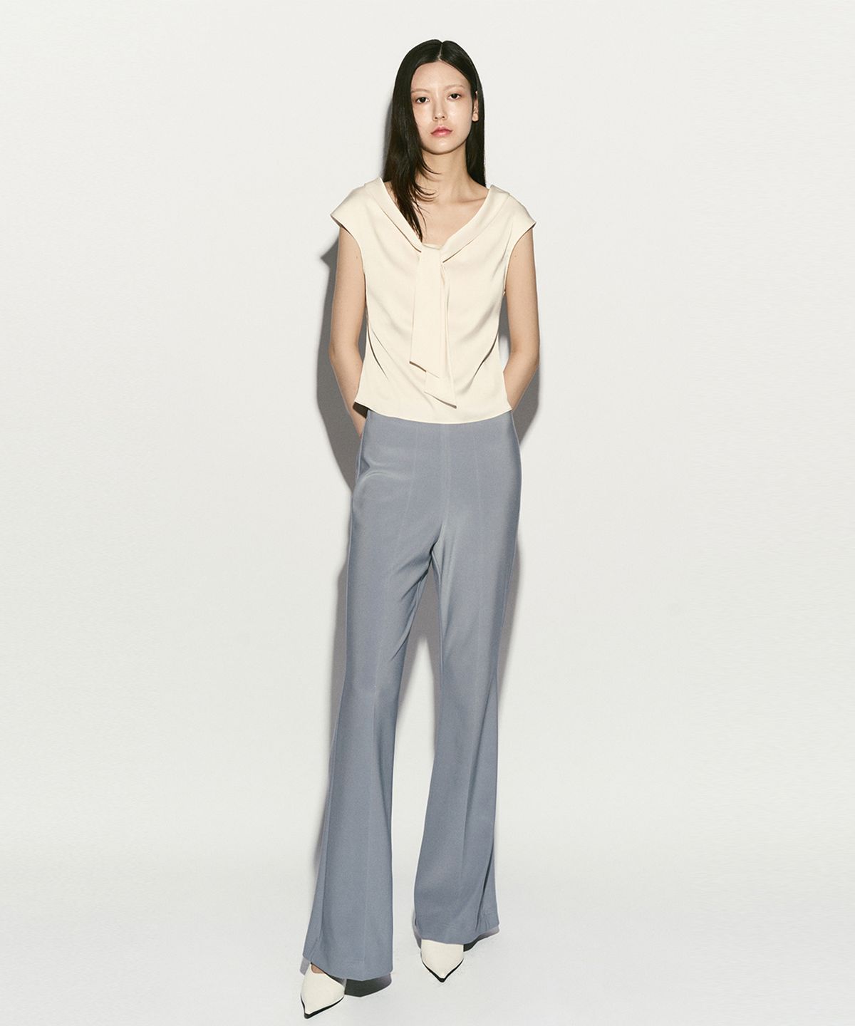 리이(RE RHEE) FRONT TIE BLOUSE
