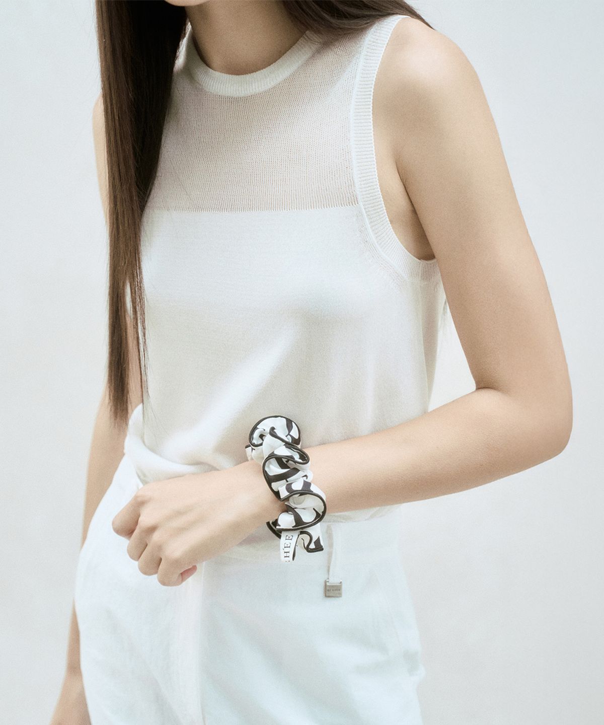 리이(RE RHEE) SHEER MESH SLEEVELESS TOP WHITE