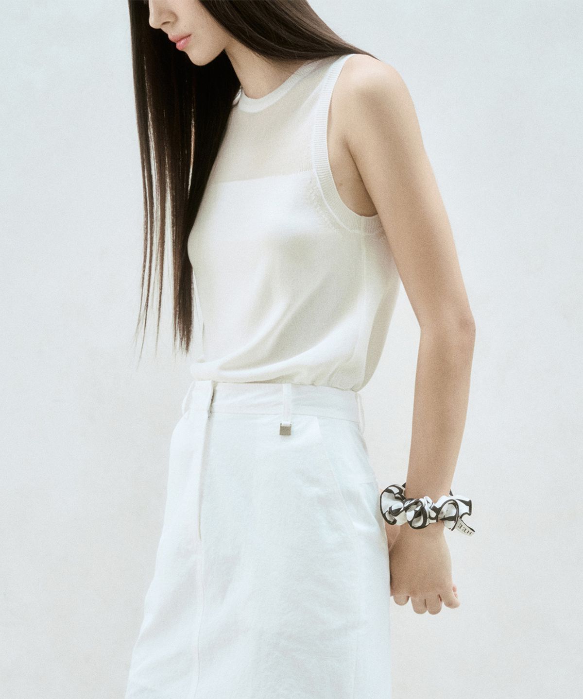 리이(RE RHEE) SHEER MESH SLEEVELESS TOP WHITE