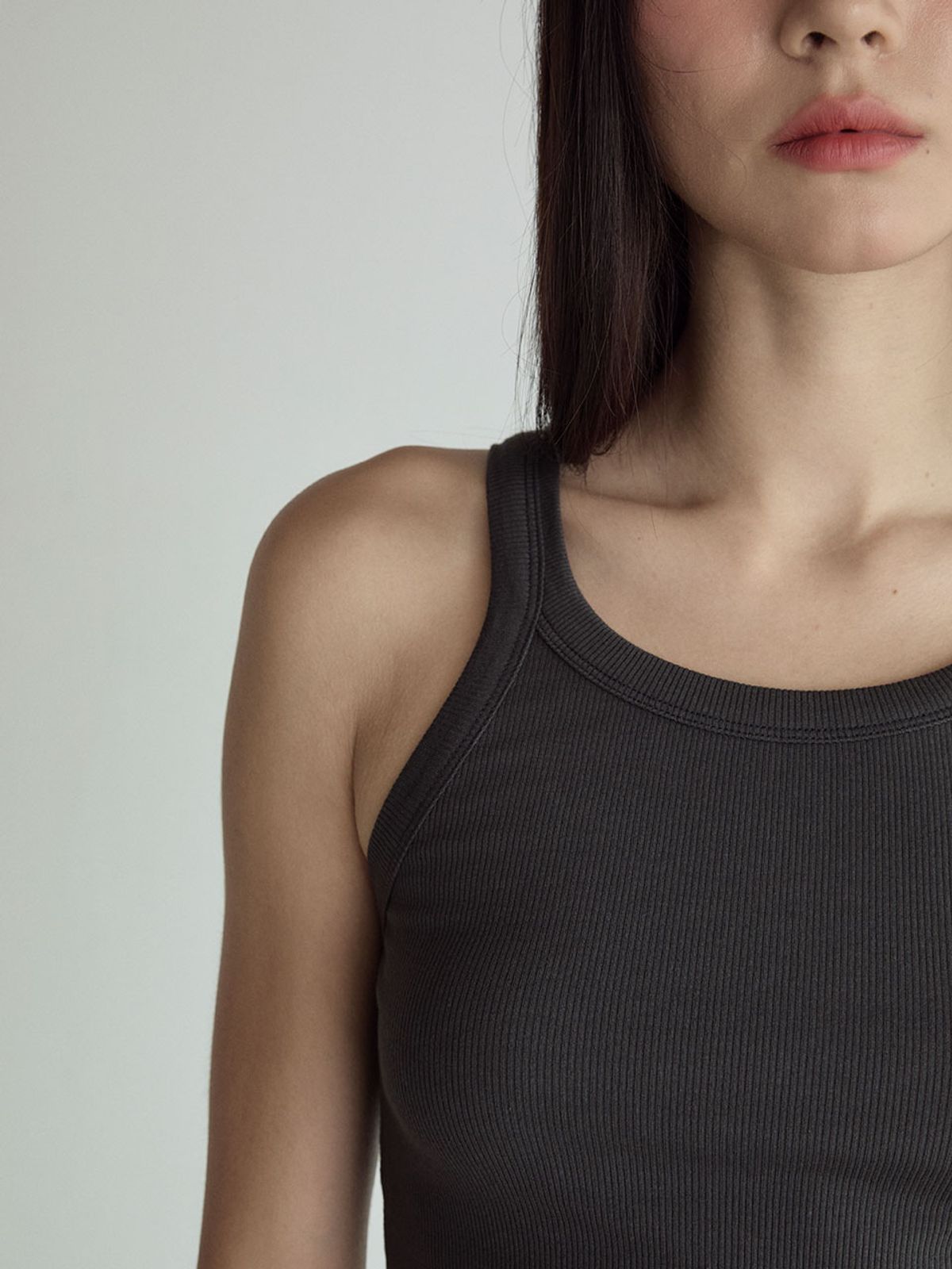 비수스(VISUS) Cotton Sleeveless Top_Charcoal