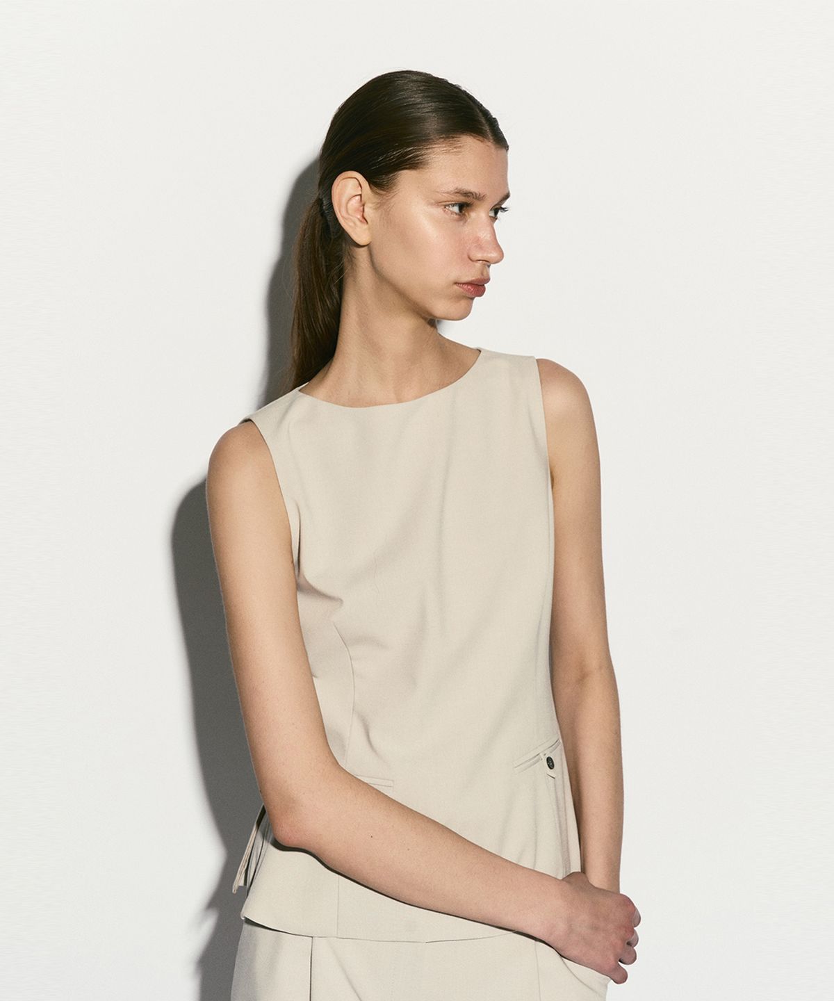 리이(RE RHEE) BOAT NECK VEST TOP