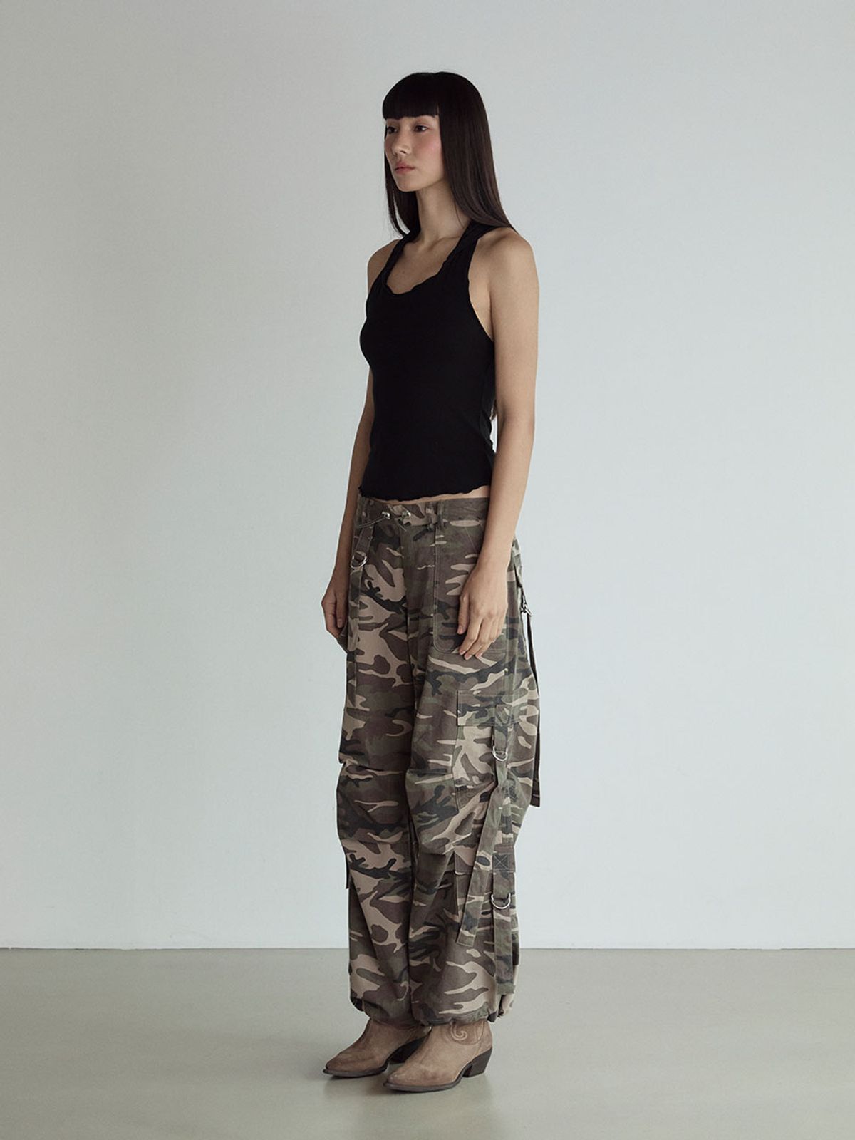 비수스(VISUS) D-ring Cargo Pants_Camoflage beige